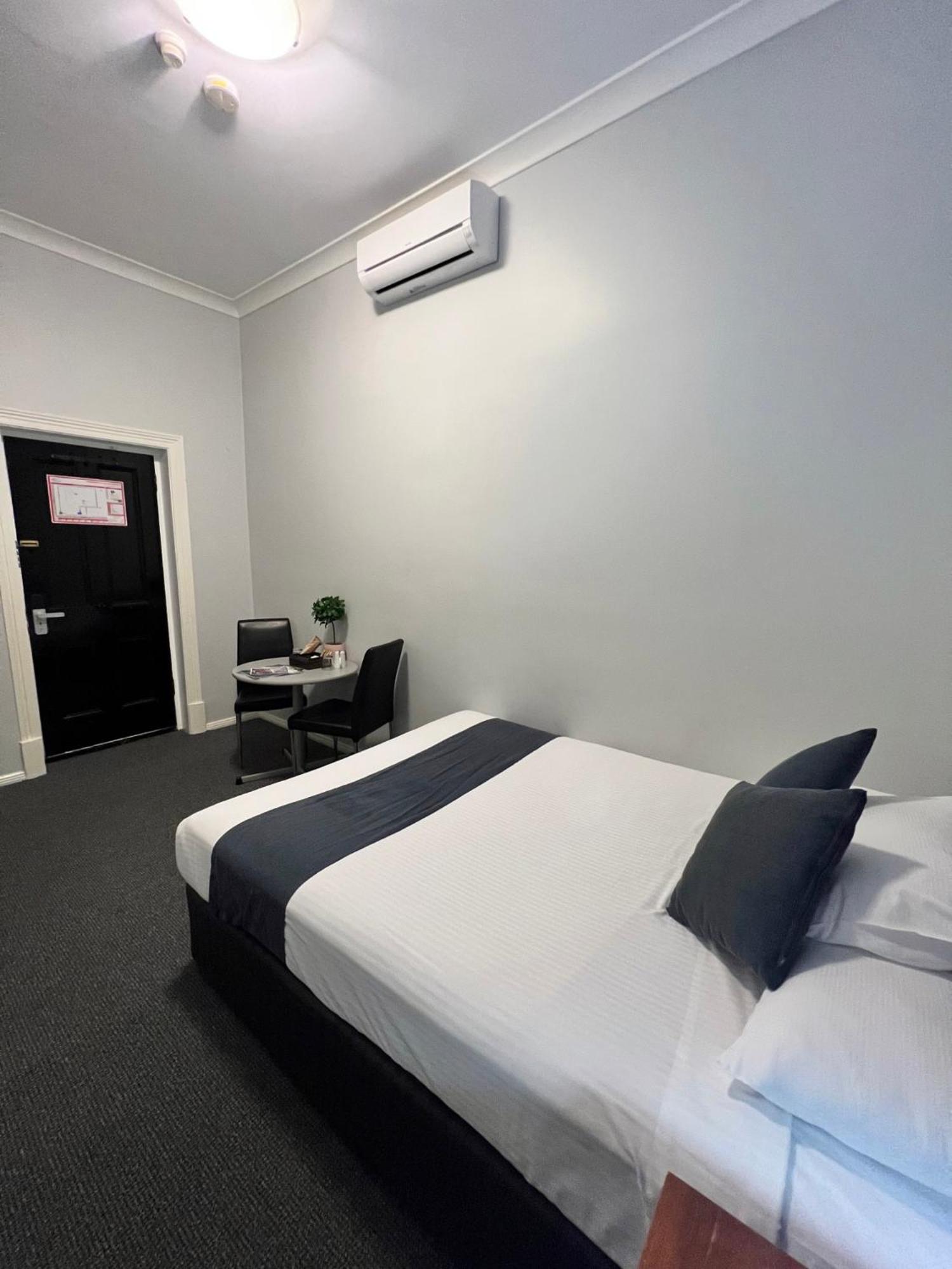 Double Room with Shared Bathroom photo 1