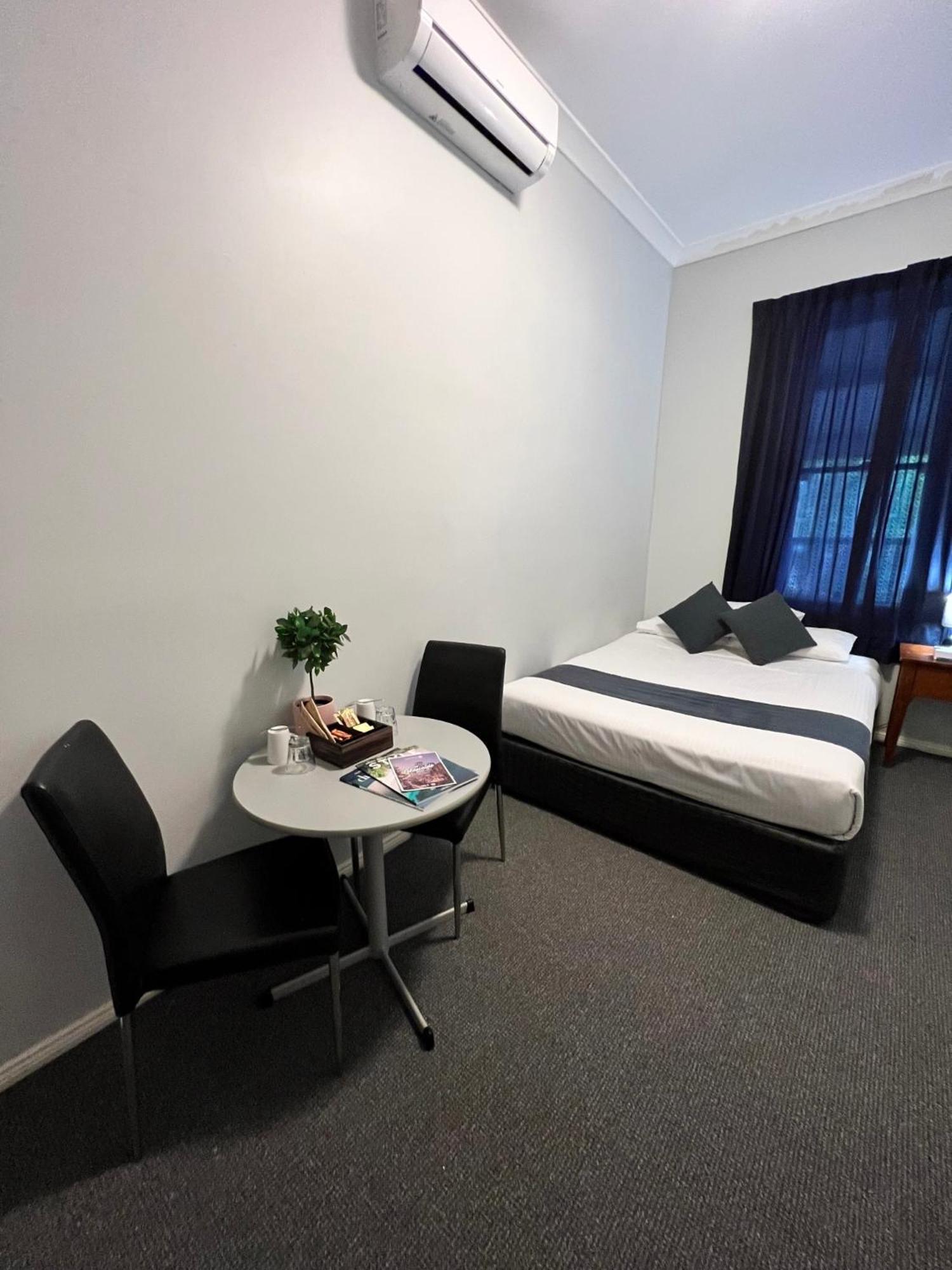 Double Room with Shared Bathroom photo 2