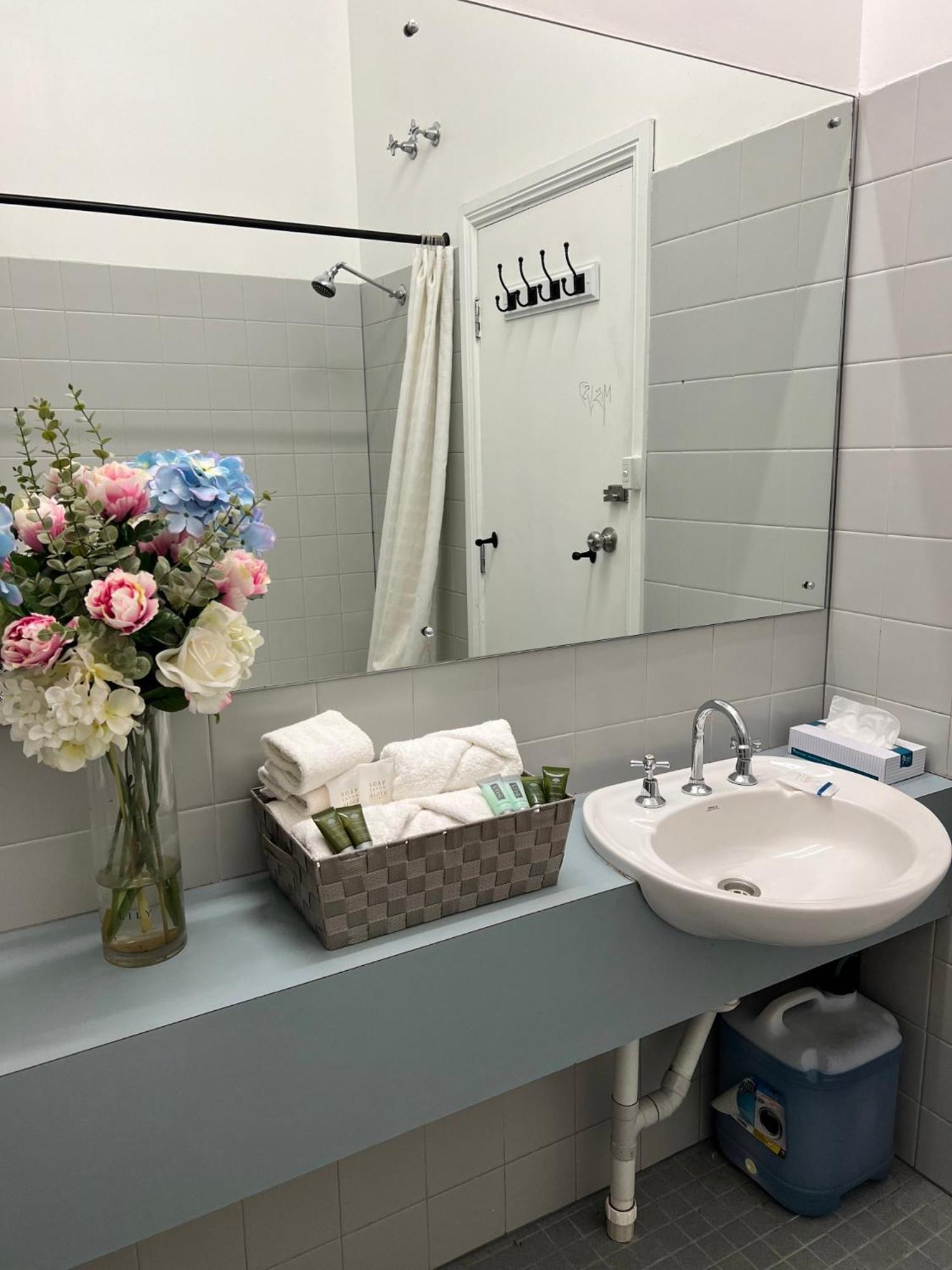 Single Room with Shared Bathroom photo 2