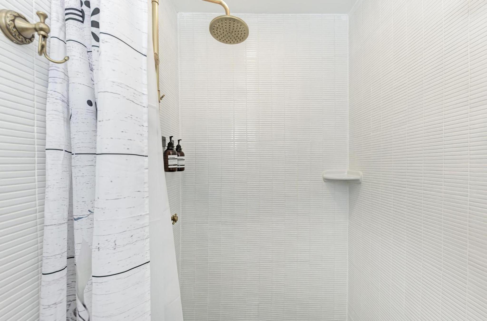 Deluxe King Suite - Photo 3