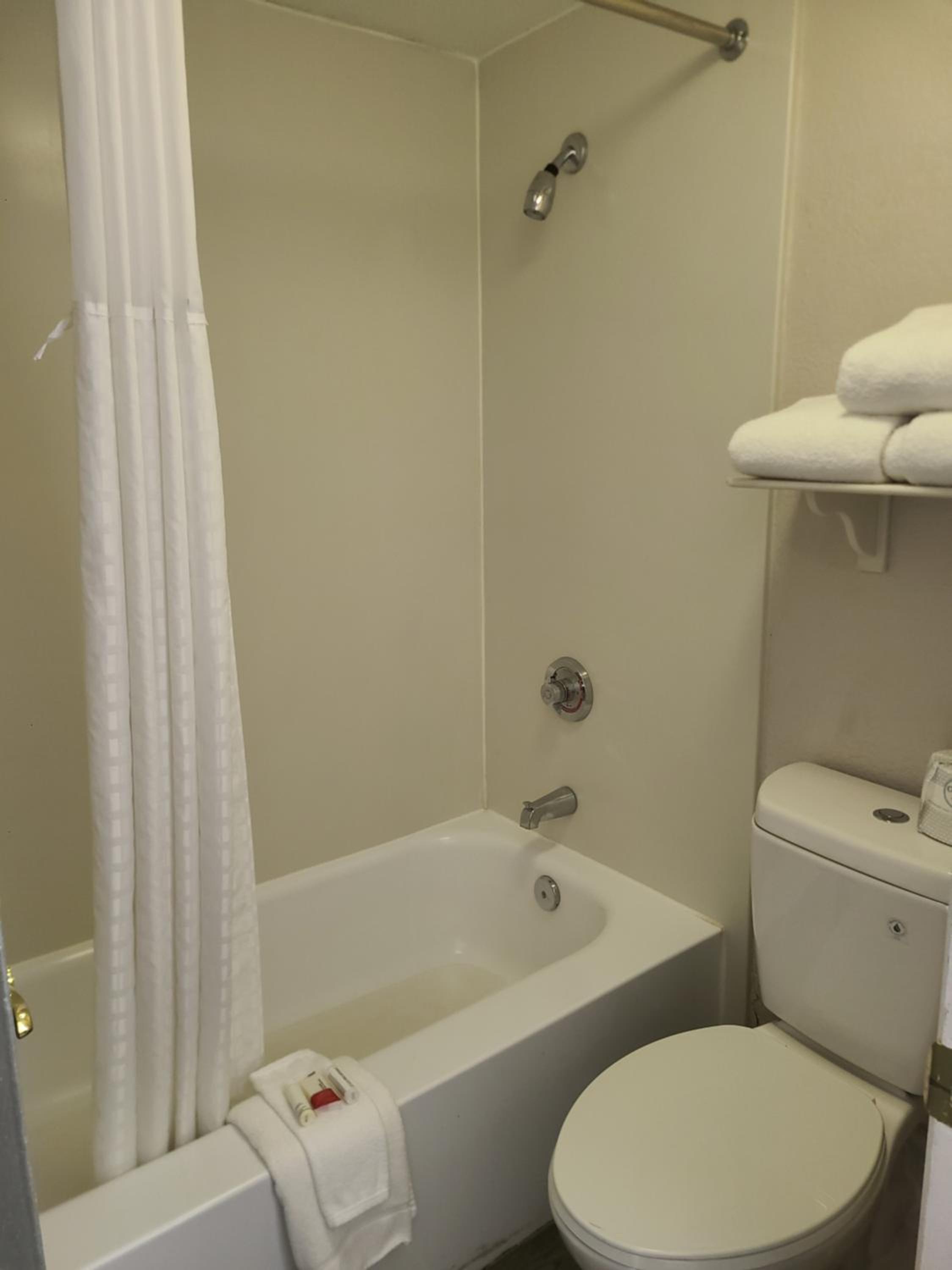 Deluxe Double Room with Two Double Beds - Photo 6
