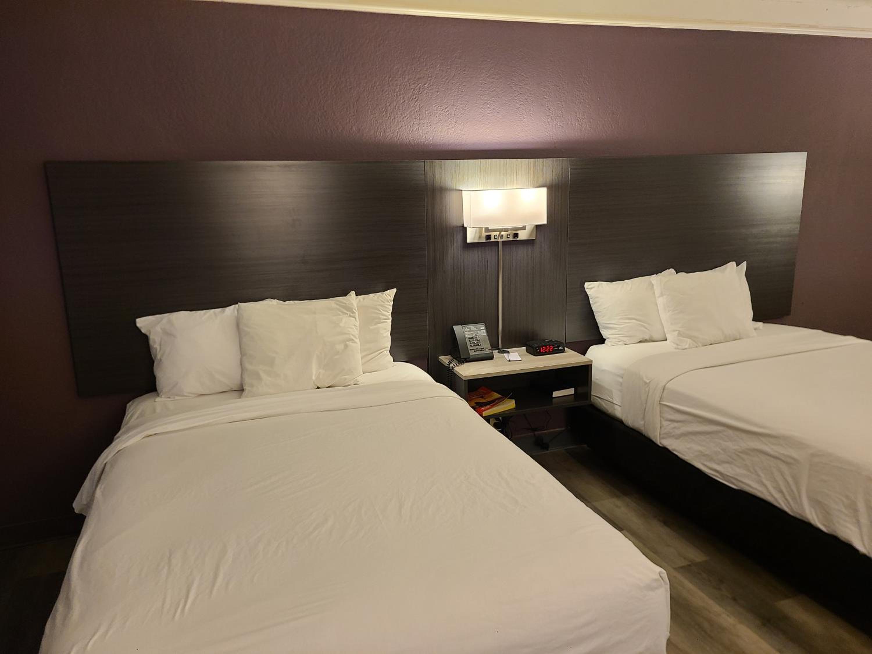 Deluxe Double Room with Two Double Beds - Photo 1