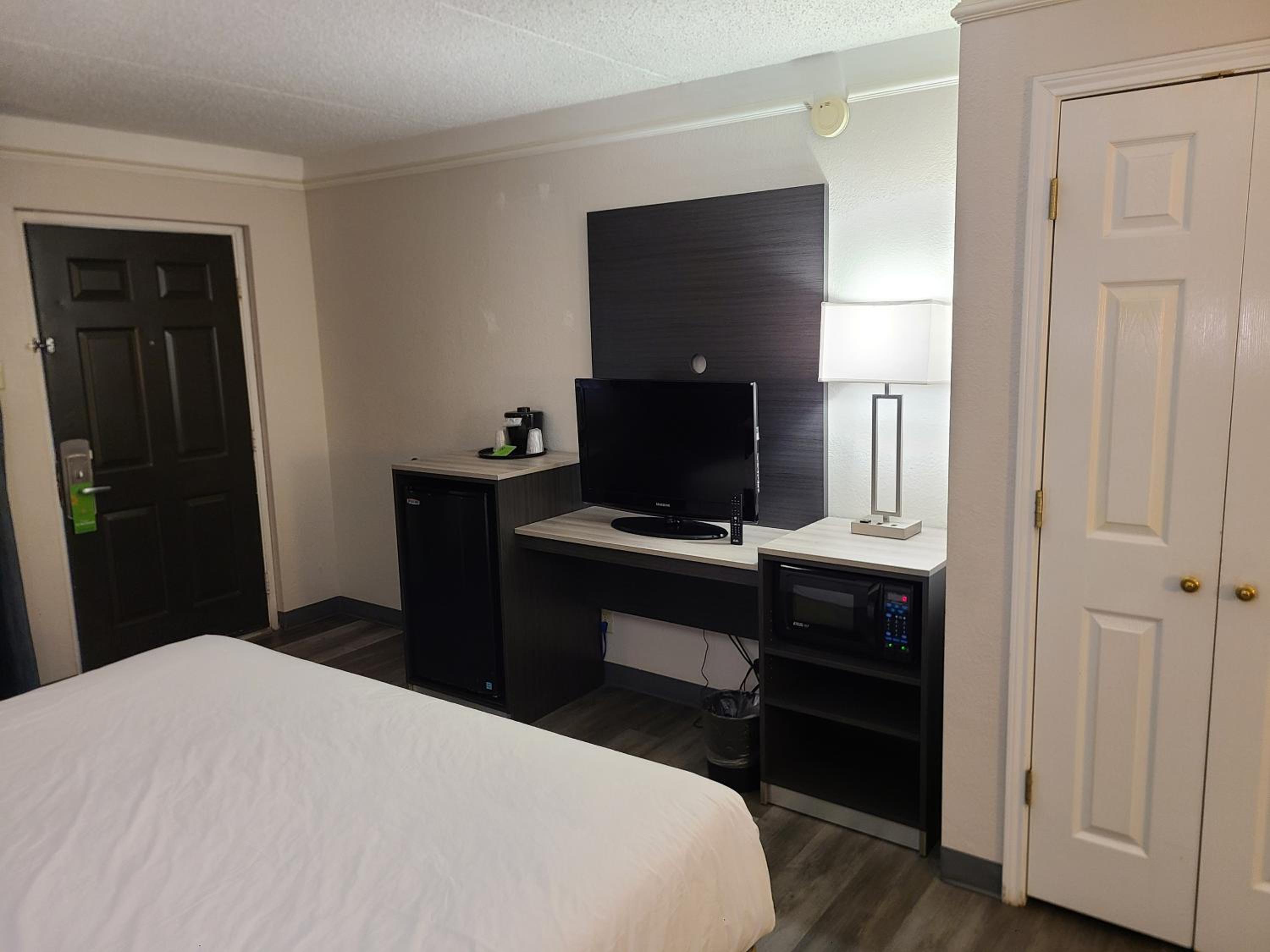 King Room - Disability Access - Photo 3