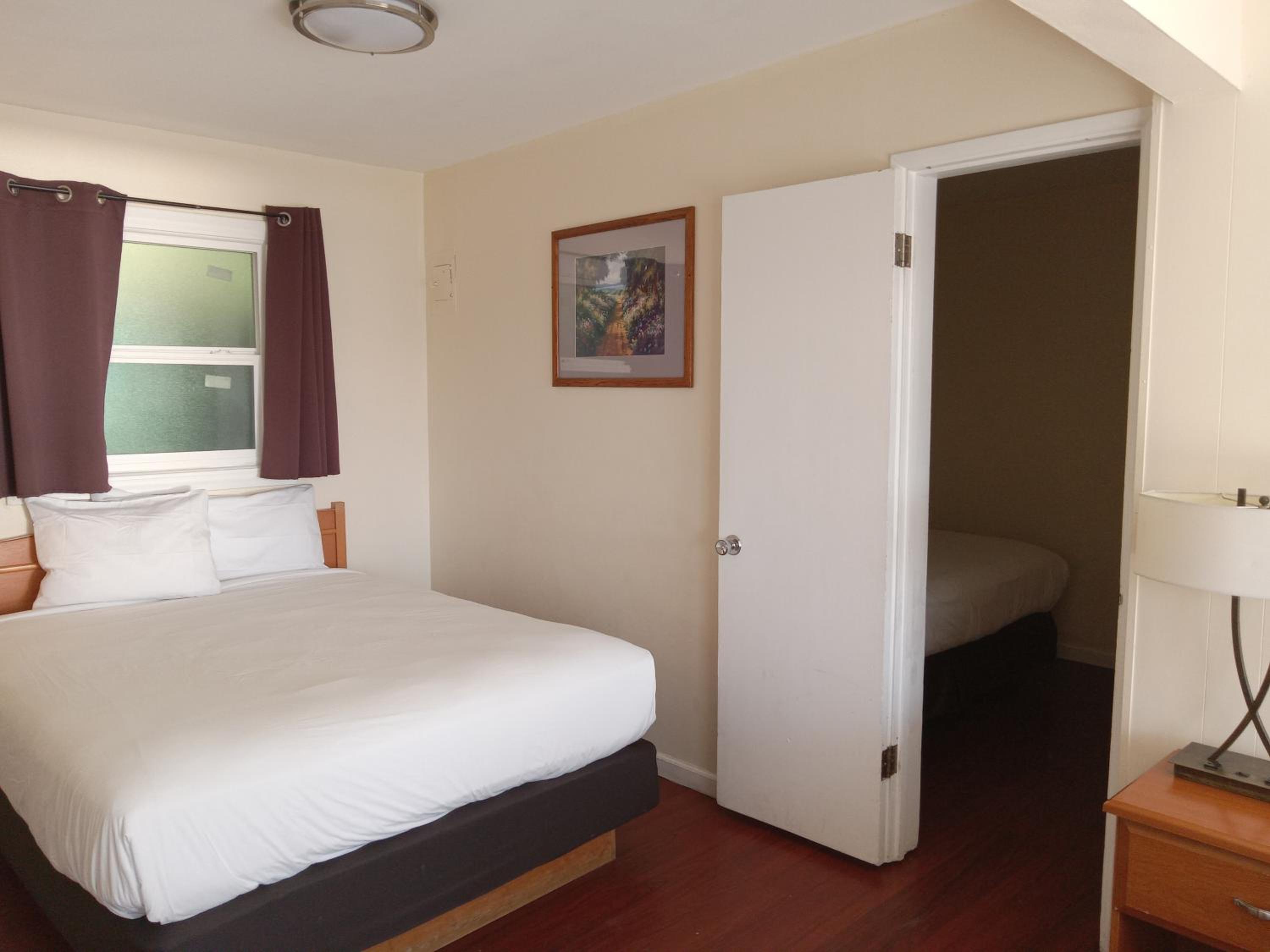 Two-Bedroom Suite - Photo 9
