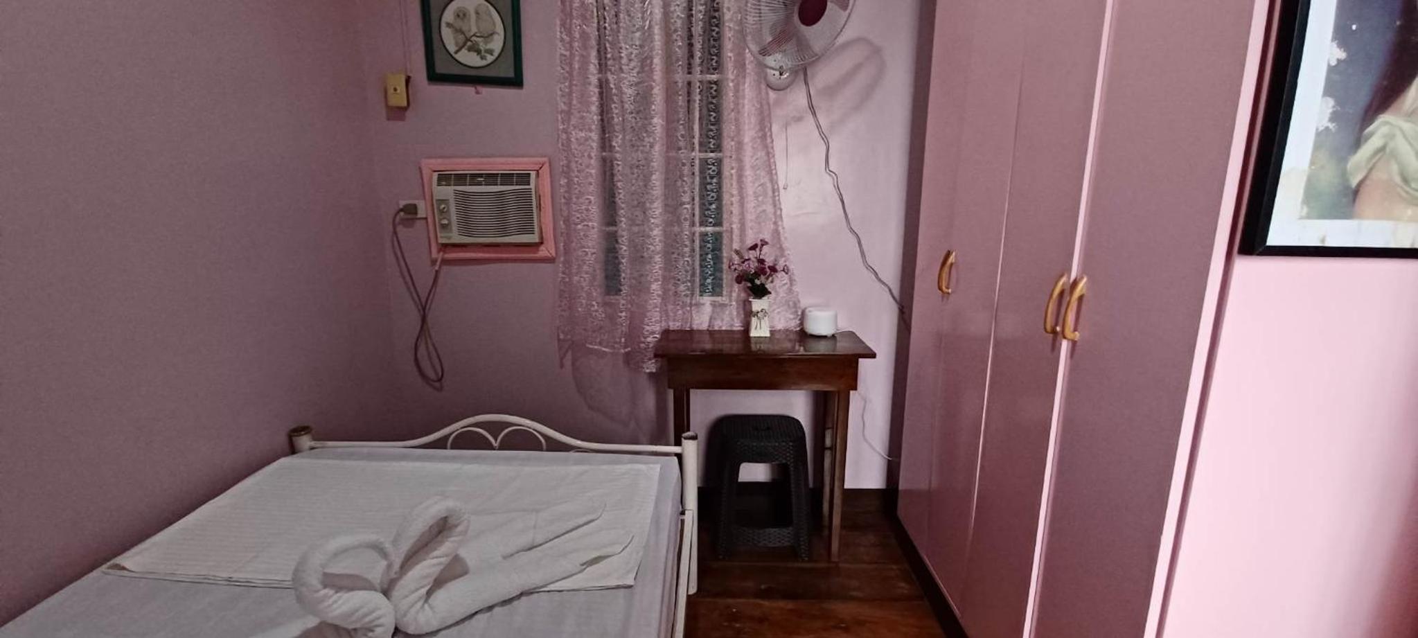 Budget Double Room photo 3