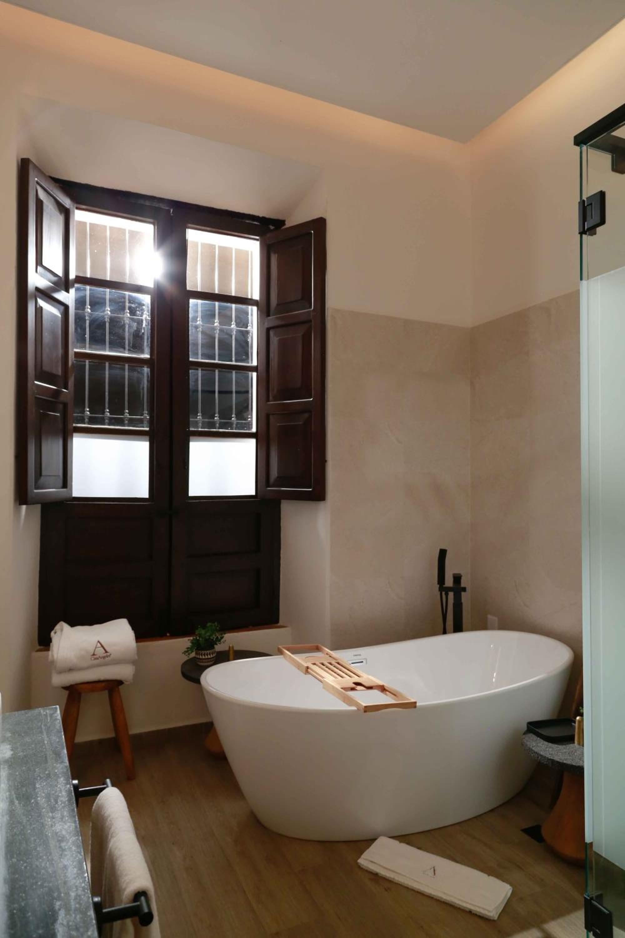 Deluxe King Suite photo 2