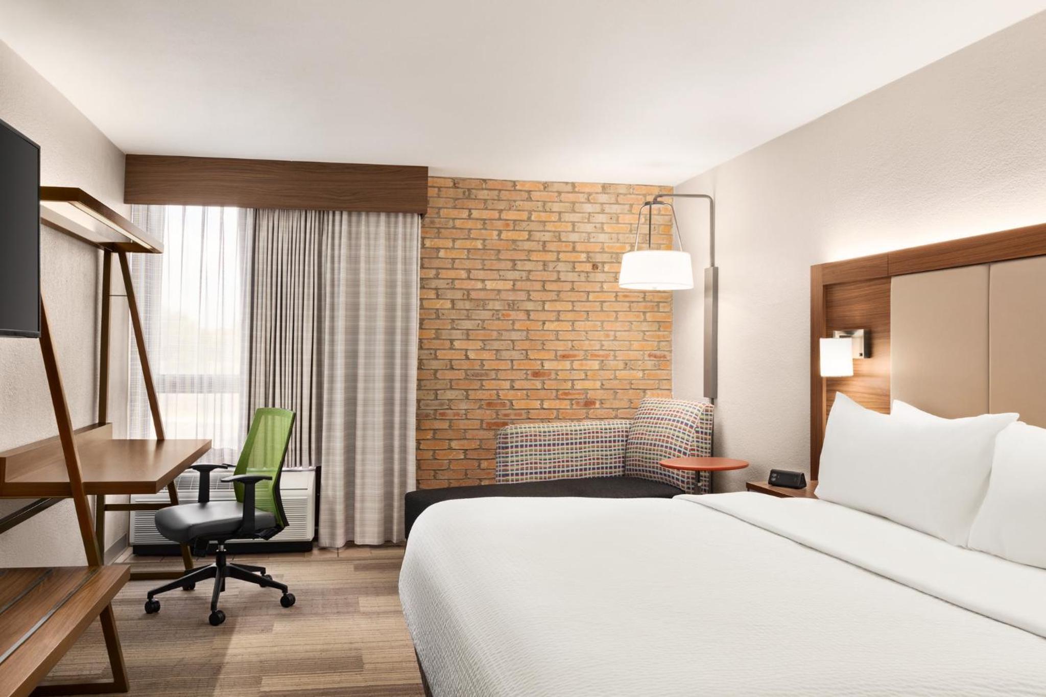 Standard King Room - Photo 6