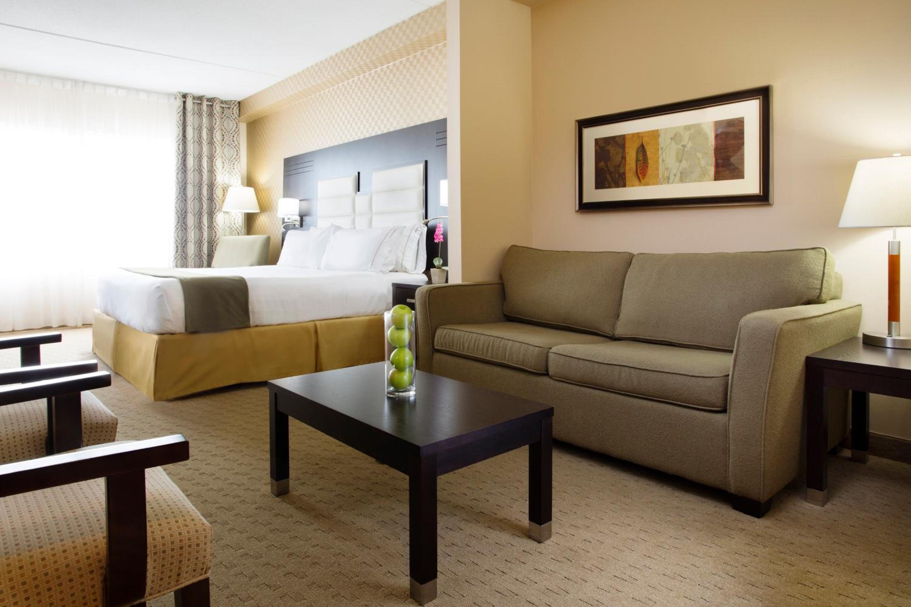 King Suite - Disability Access - Photo 1