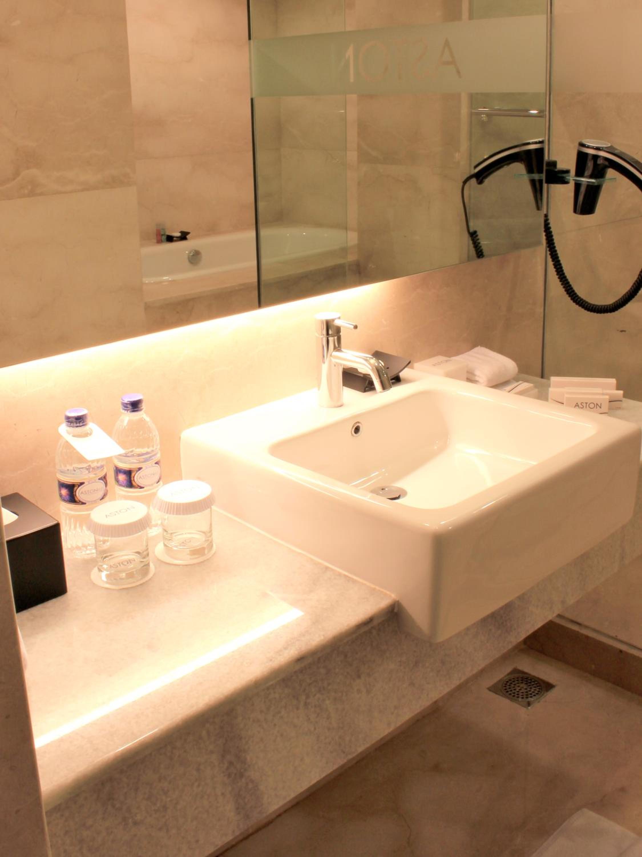 Suite - Photo 7