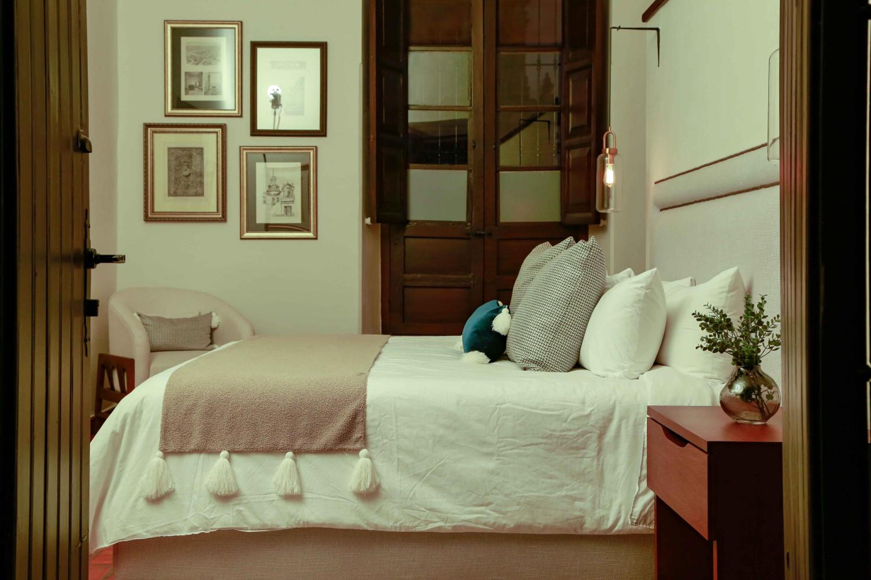 Deluxe King Room photo 3