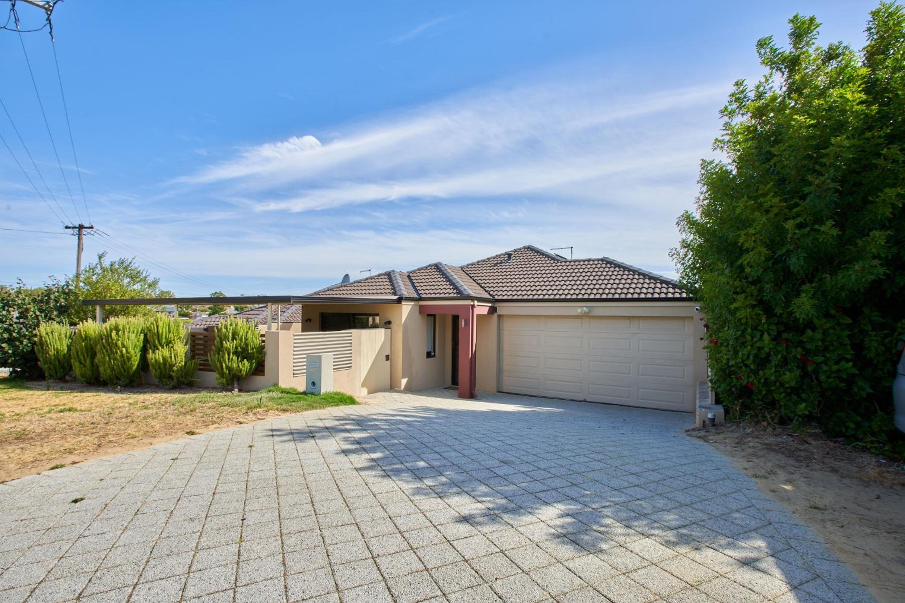 Three-Bedroom House photo 2
