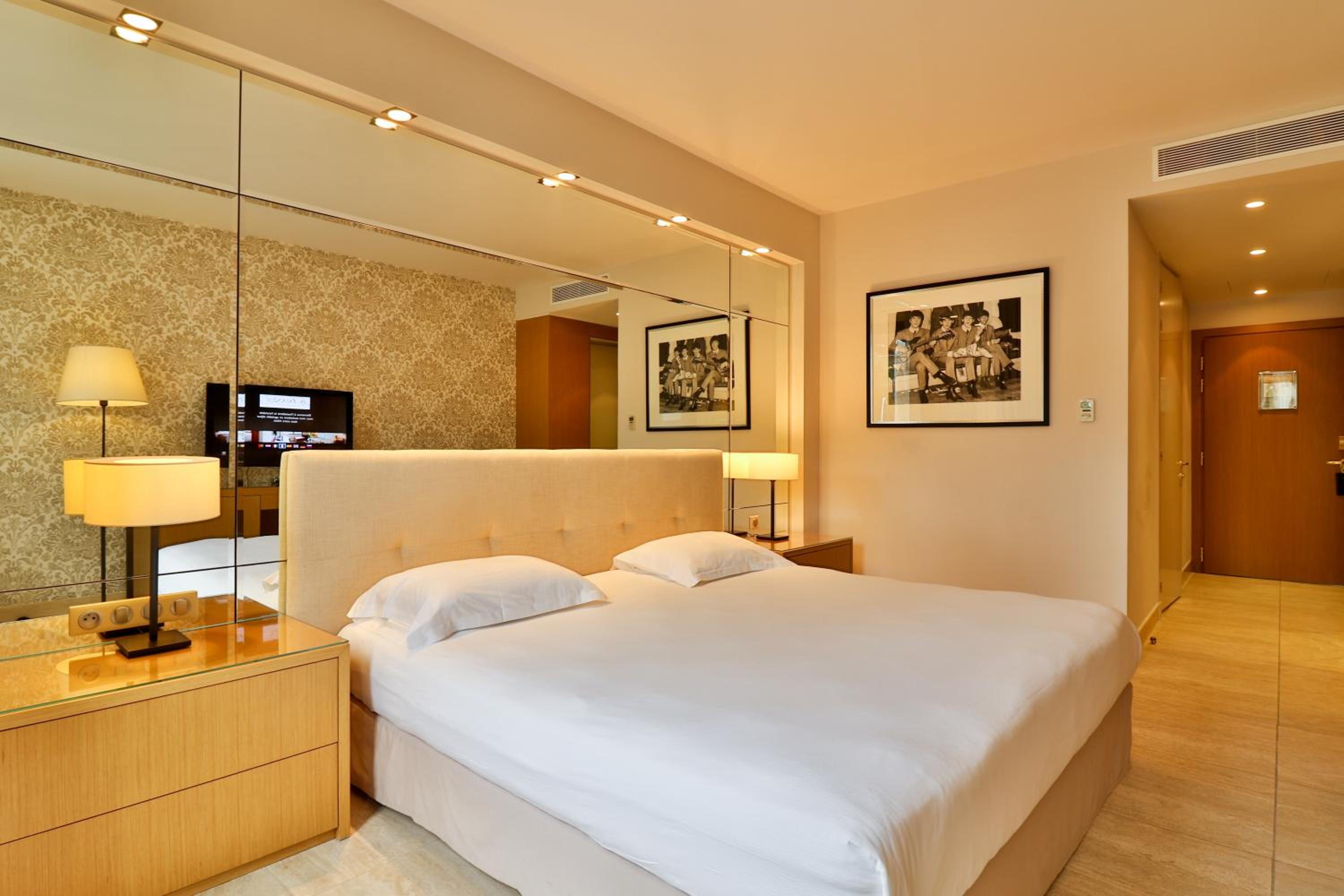 Chambre Double Supérieure - Vue sur Piscine Chambre Double Supérieure - Vue sur Piscine
