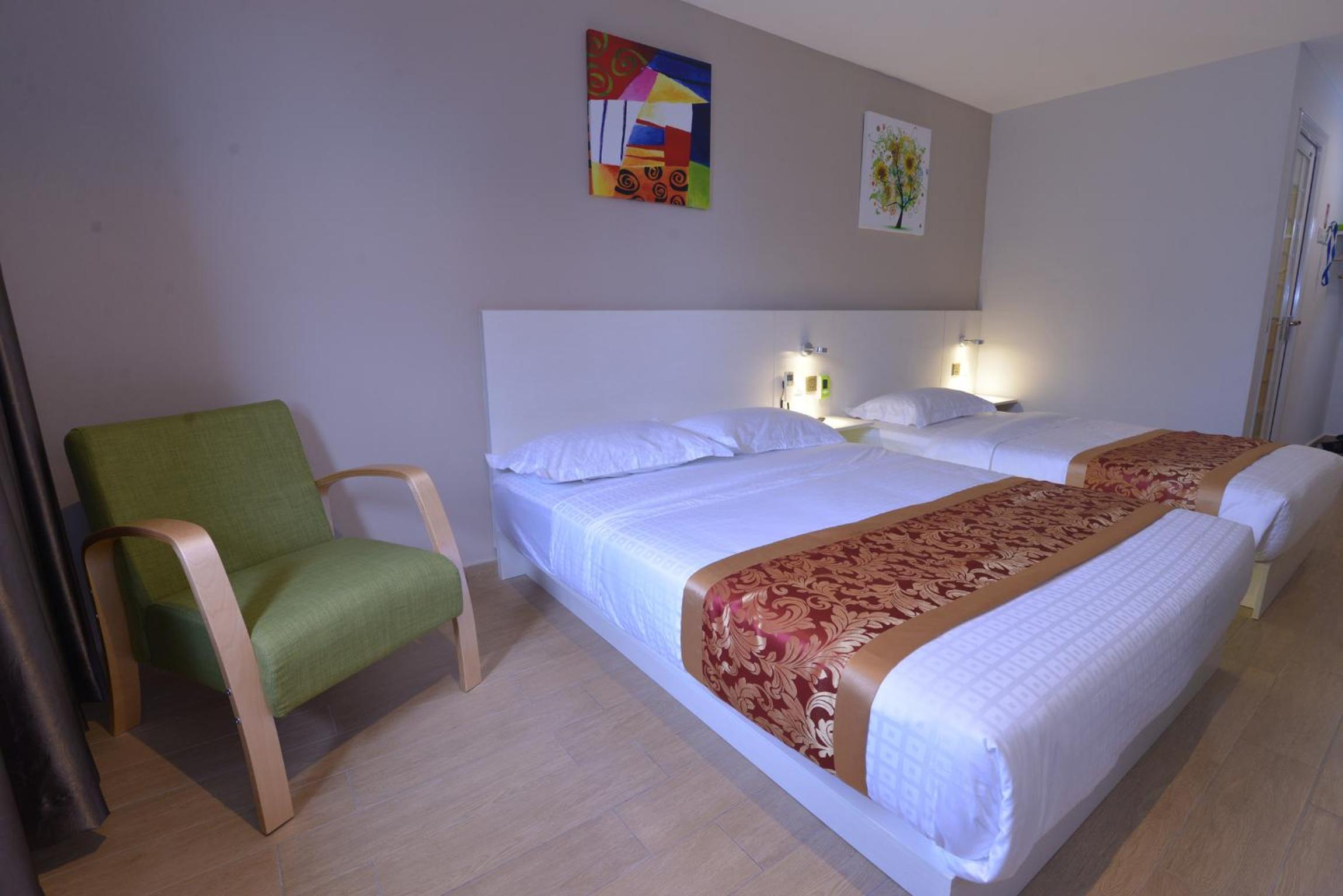 Deluxe Triple Room photo 2