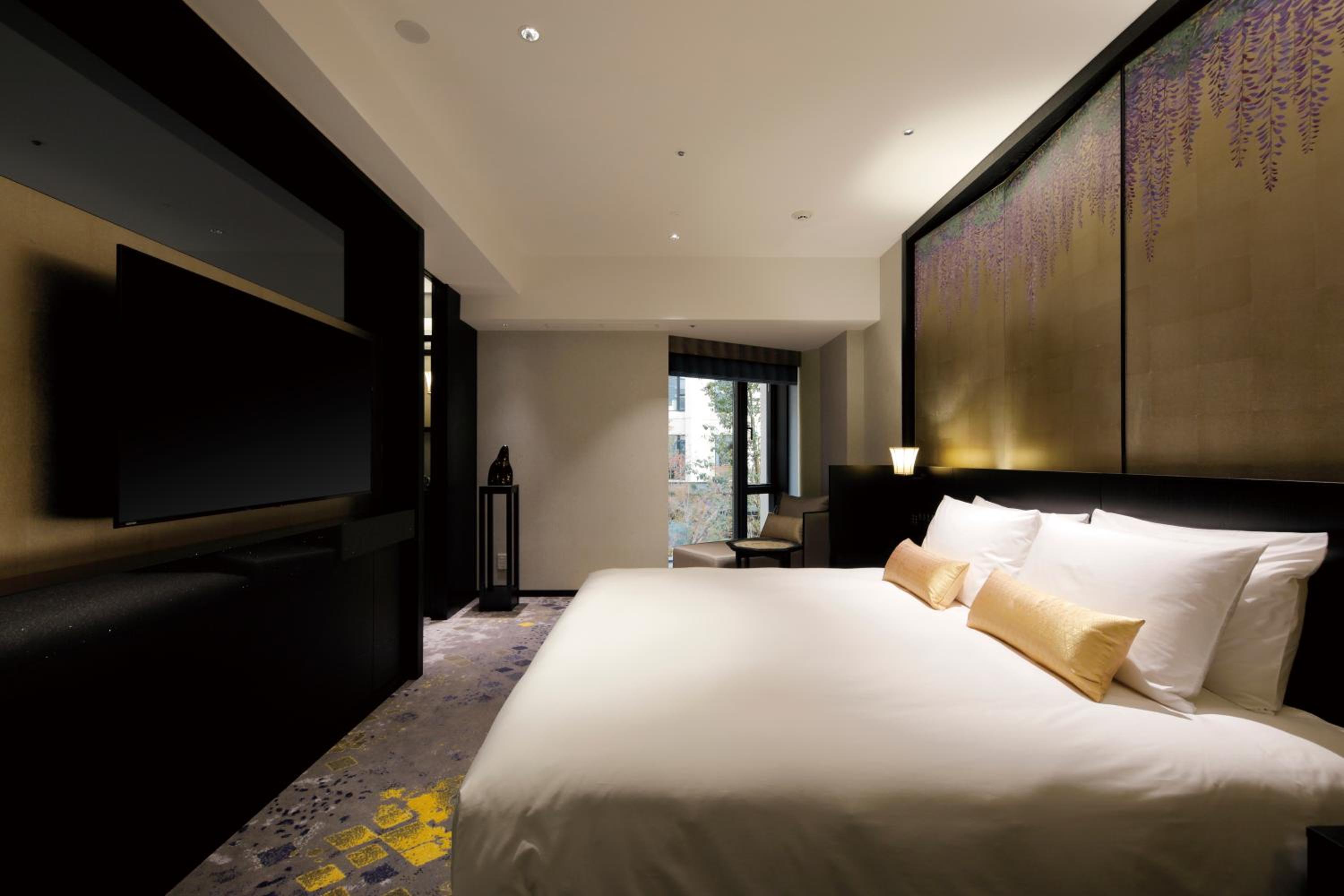 Suite King Room - Photo 11