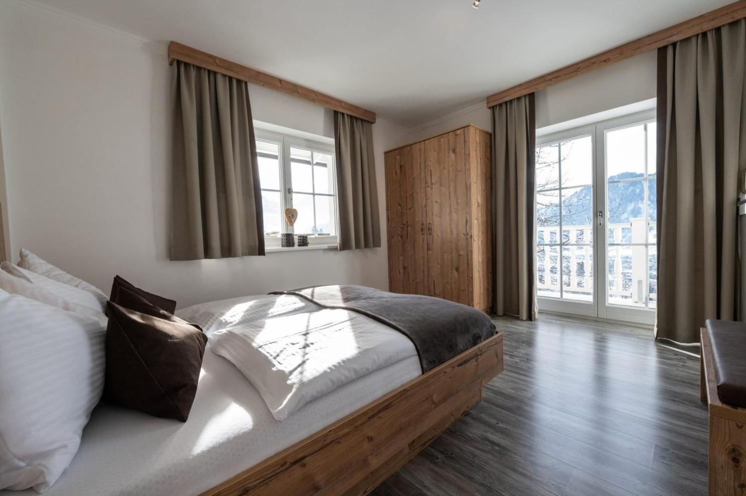 Apartment with Mountain View