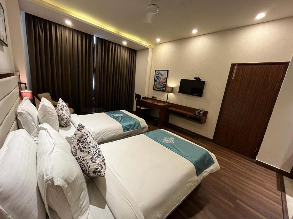Deluxe Room - Photo 9