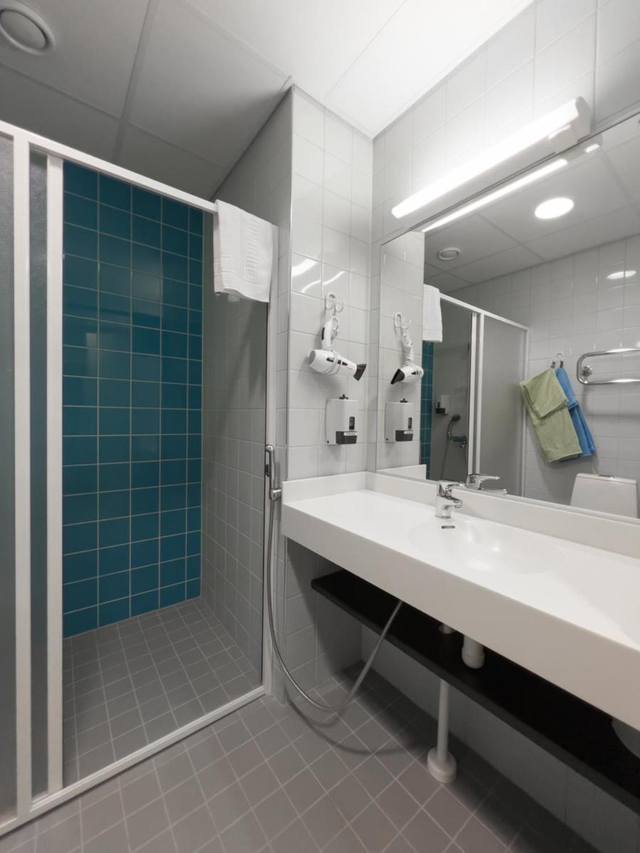 Double Room with Balcony - Photo 7
