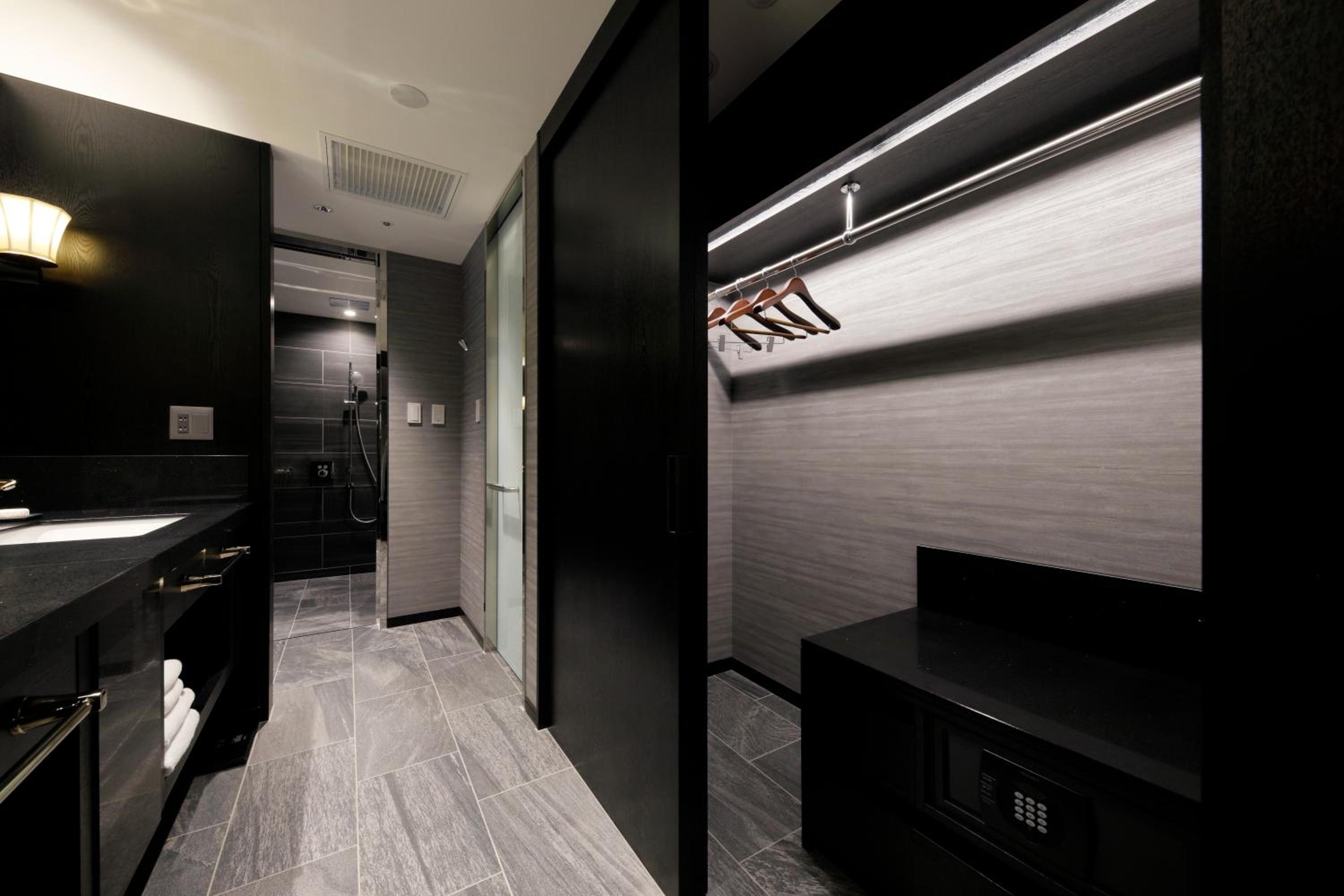 Suite King Room - Photo 8