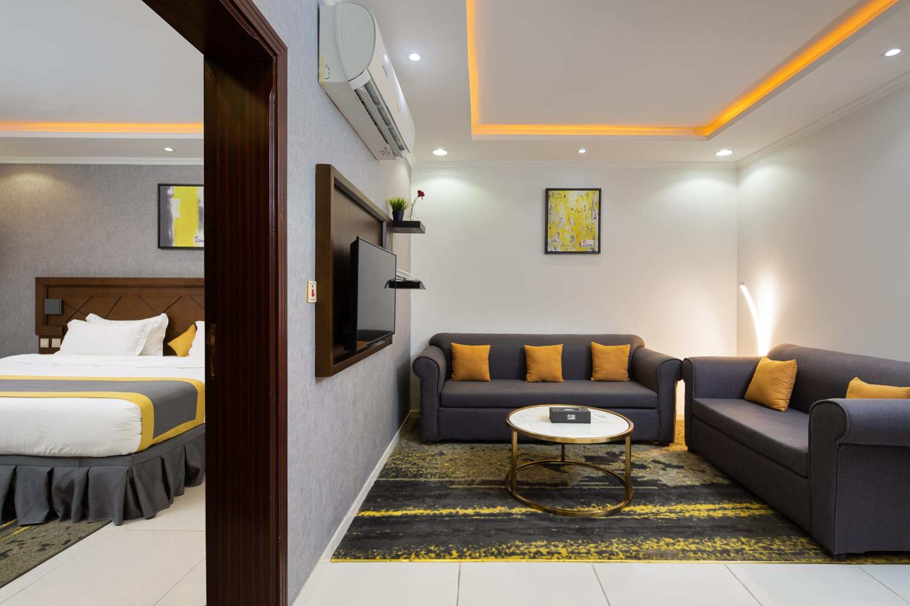 One-Bedroom Apartment - Photo 3