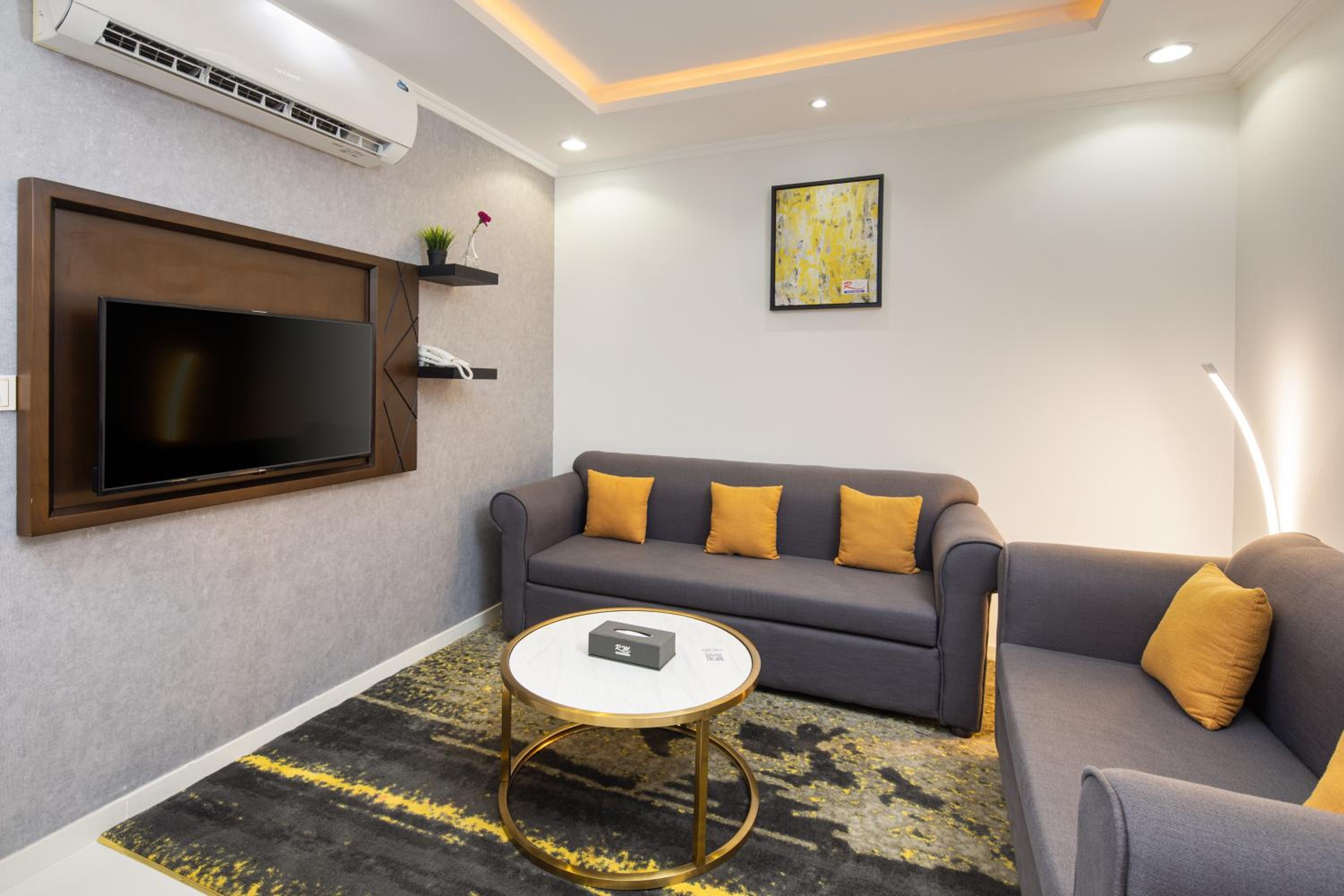 One-Bedroom Apartment - Photo 8