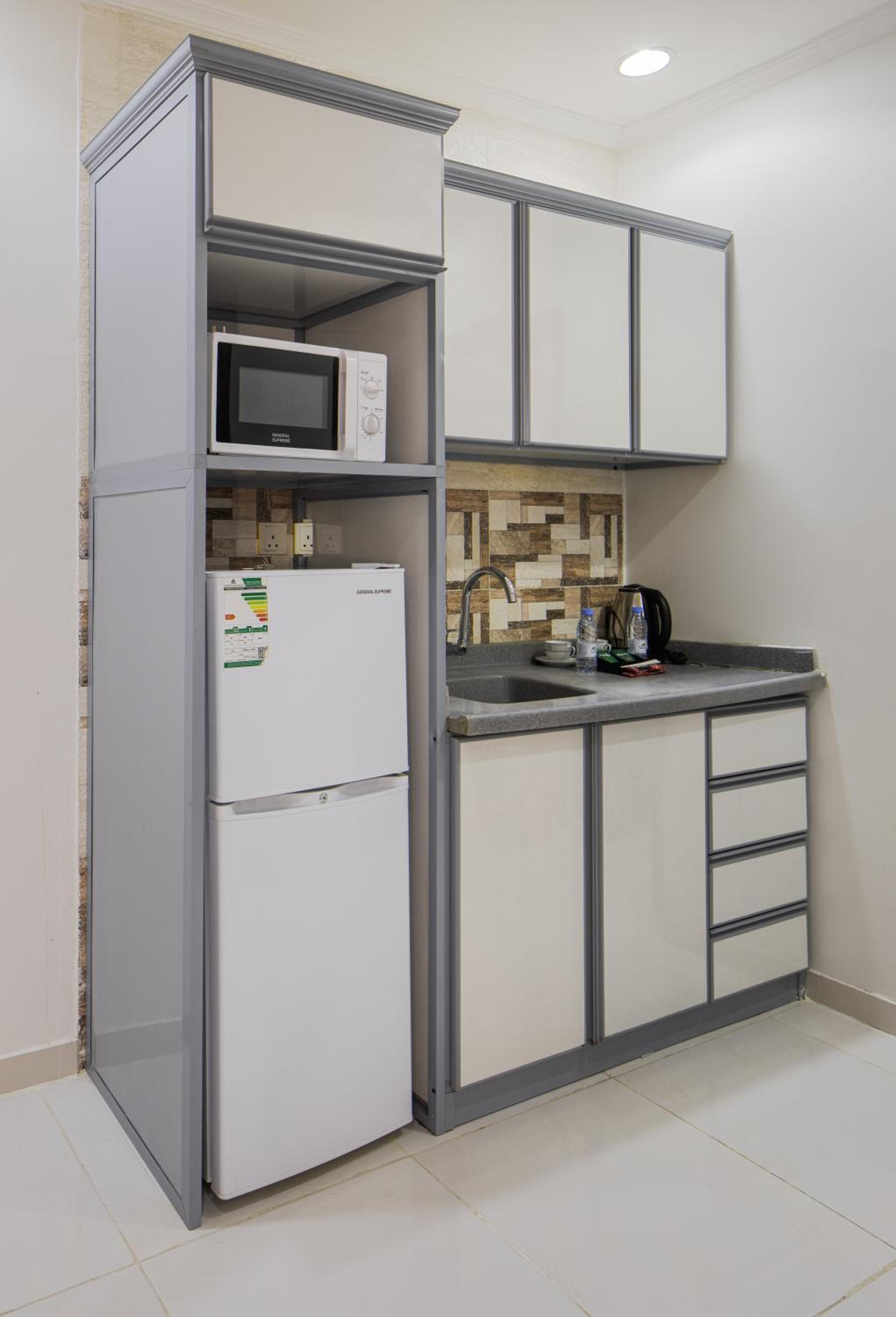 One-Bedroom Apartment - Photo 6
