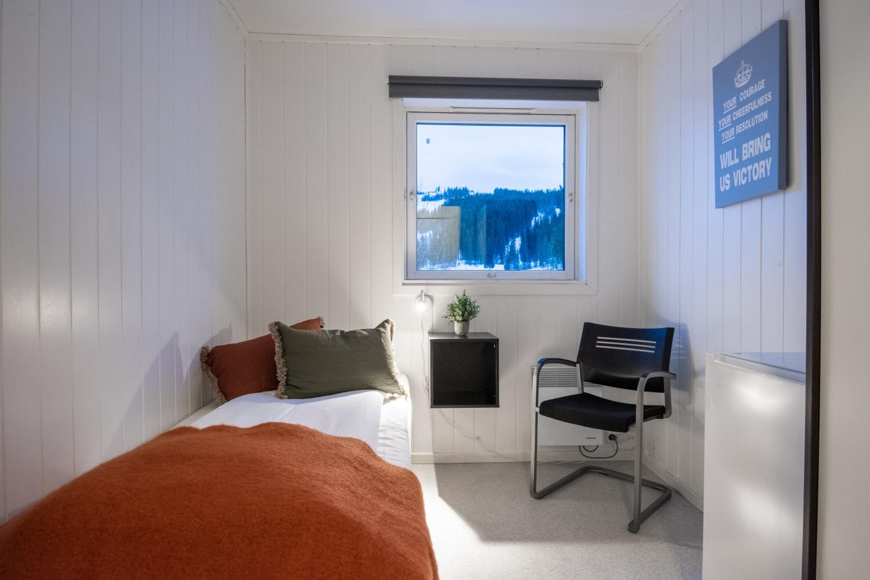 Single Room With Shared Shower And Toilet photo 1