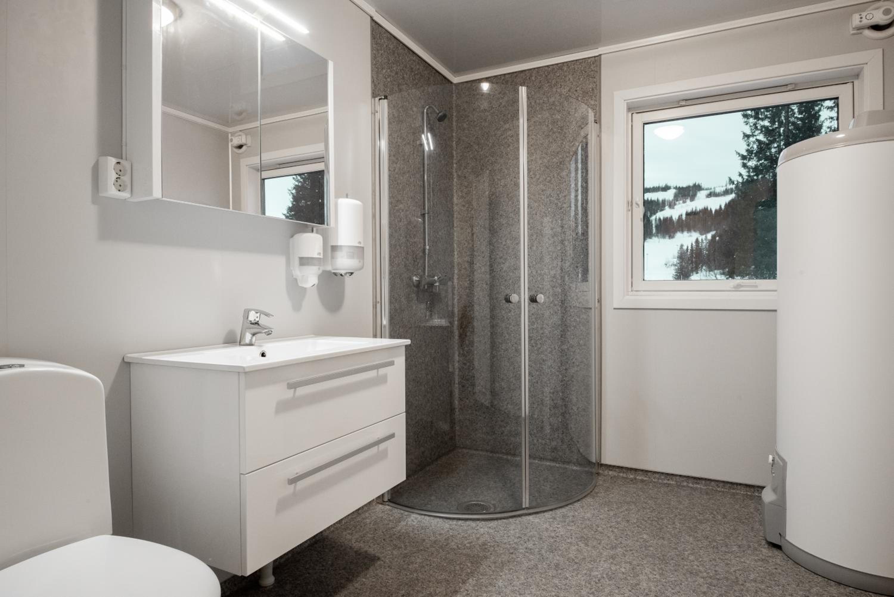 Single Room With Shared Shower And Toilet photo 2