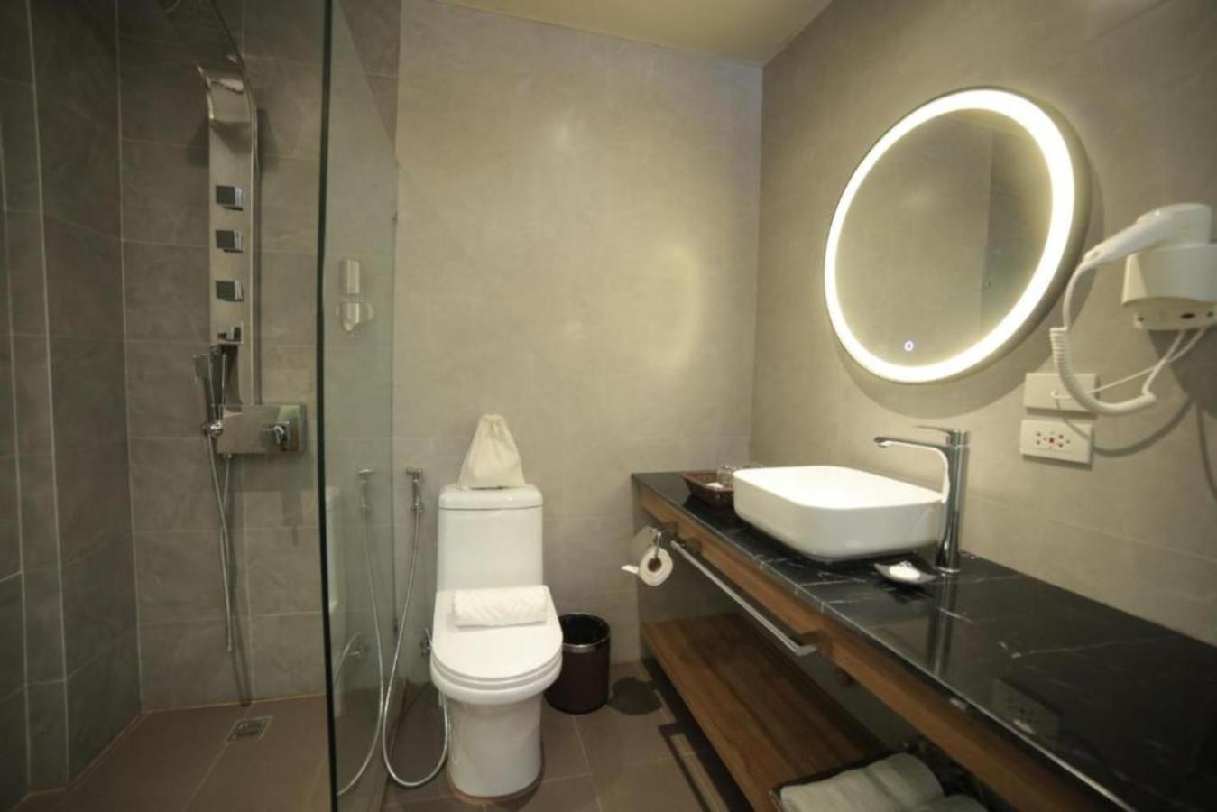 Superior Queen Room - Non-Smoking - Photo 3