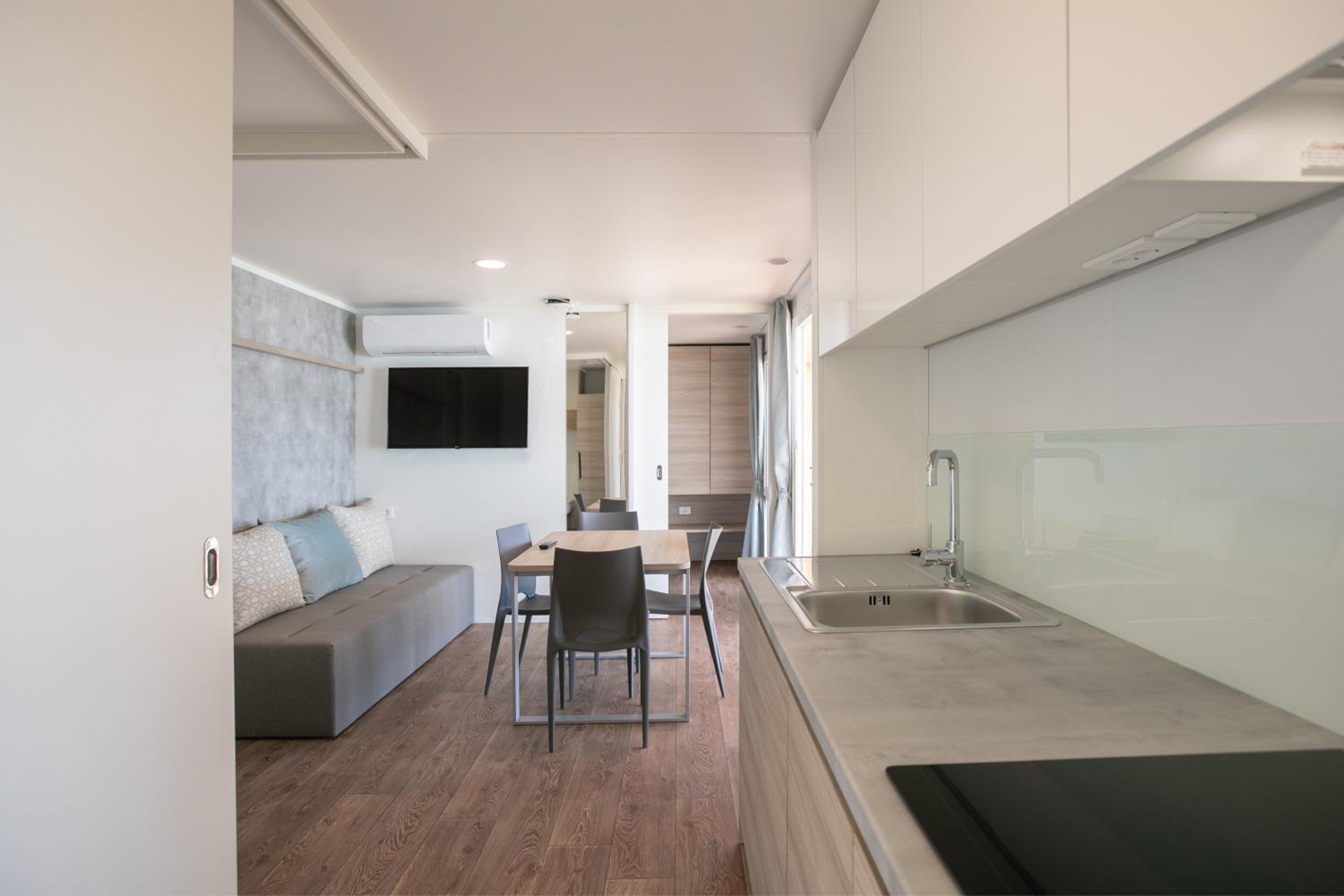 Deluxe Mobile Home with Sea View photo 3