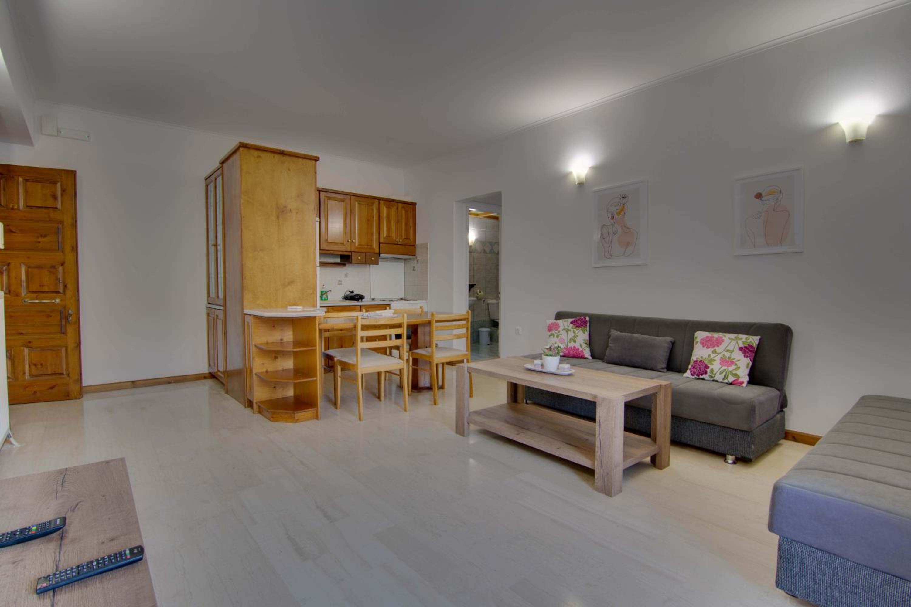 One-Bedroom Apartment photo 1