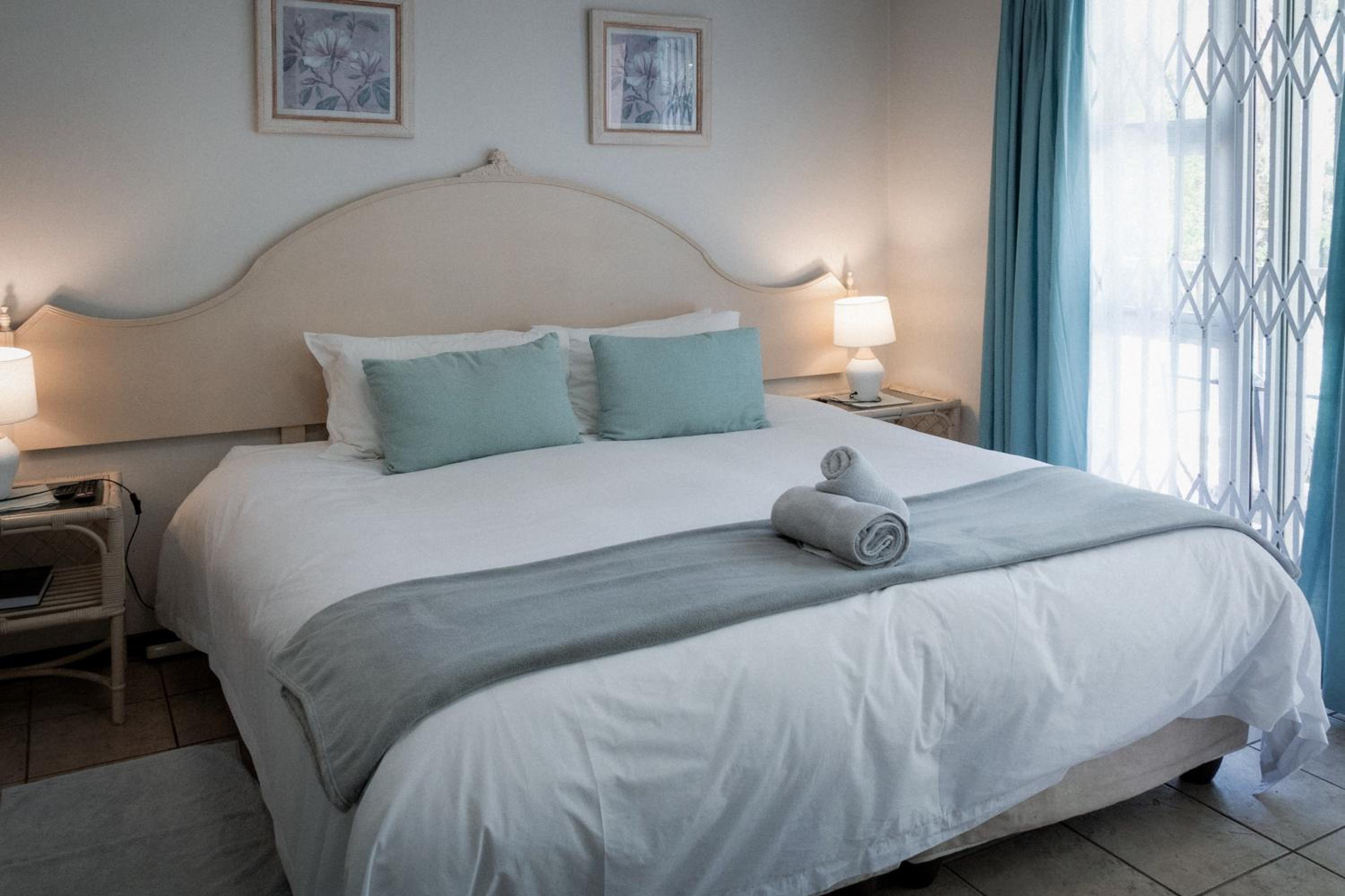Double or Twin Room with Pool View photo 1