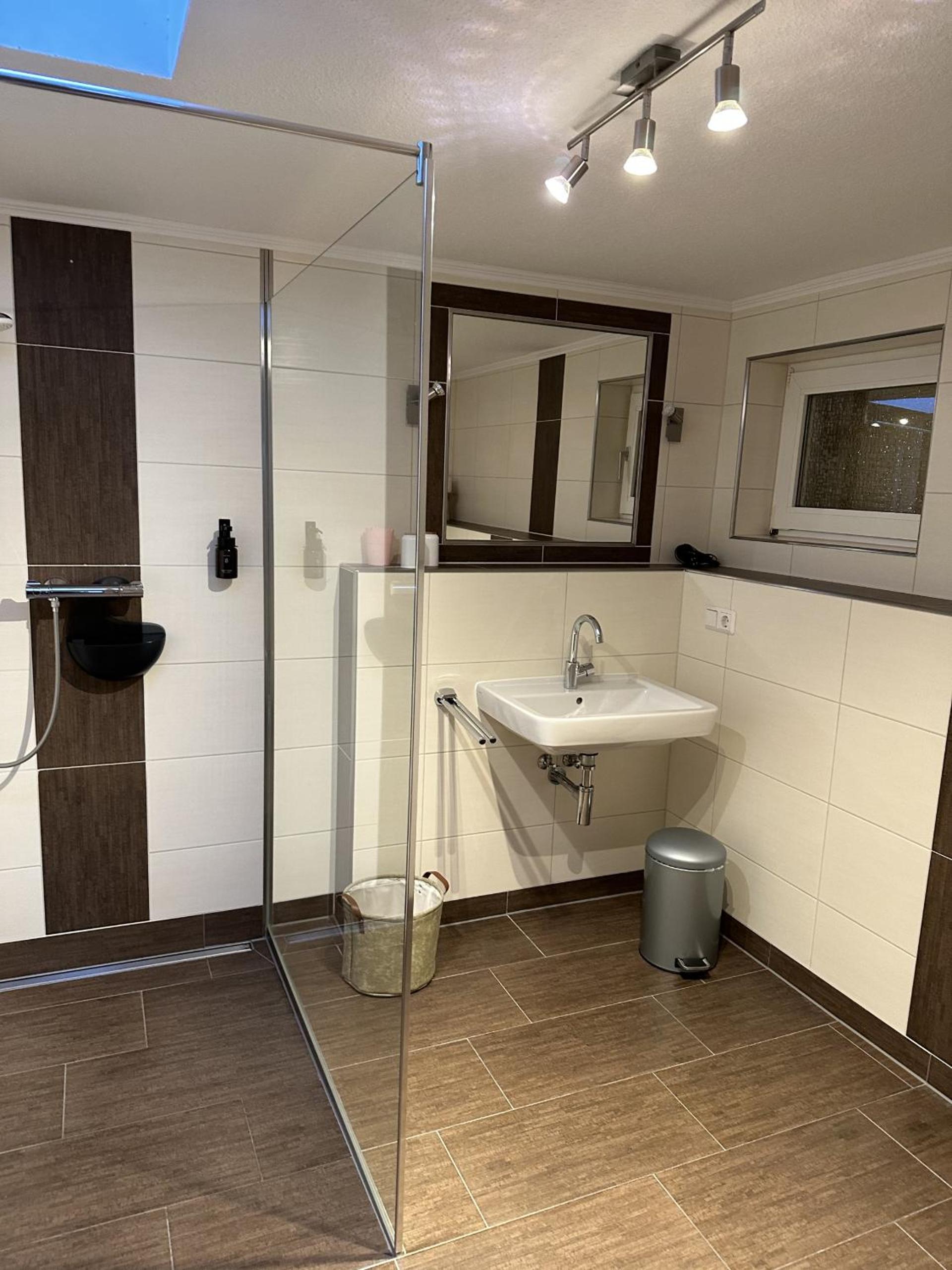 Standard Double Room - Photo 3