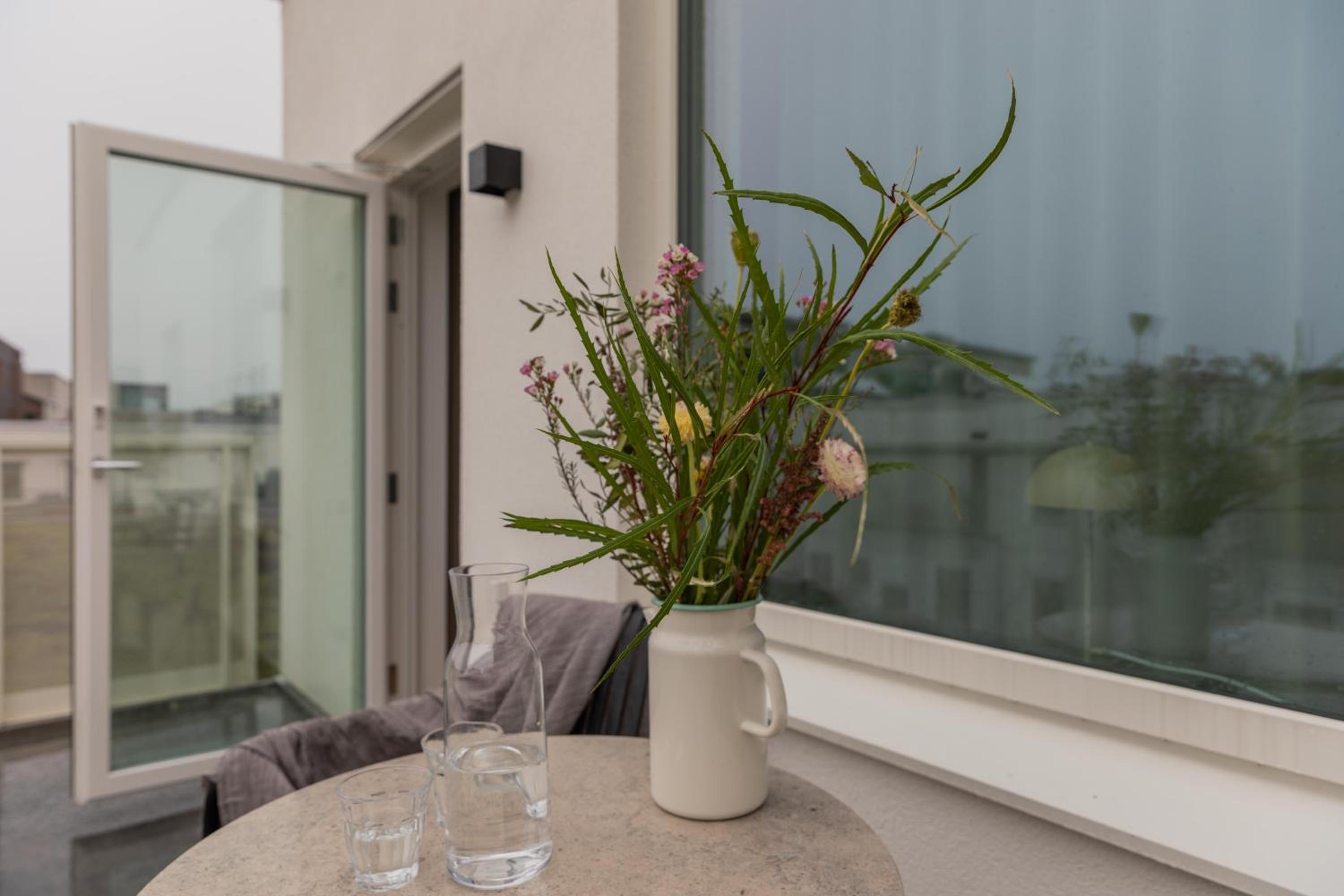 One-Bedroom Apartment with Balcony photo 2