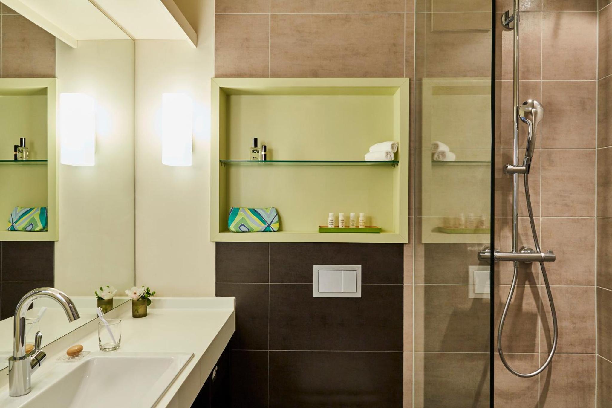 Standard Double Room - Photo 7