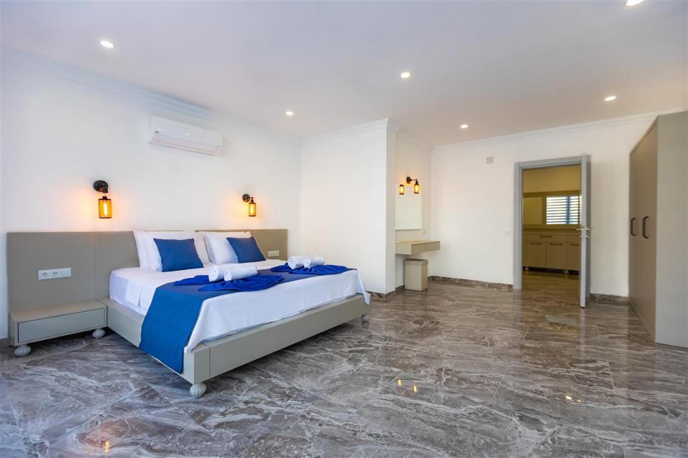 Villa photo 1