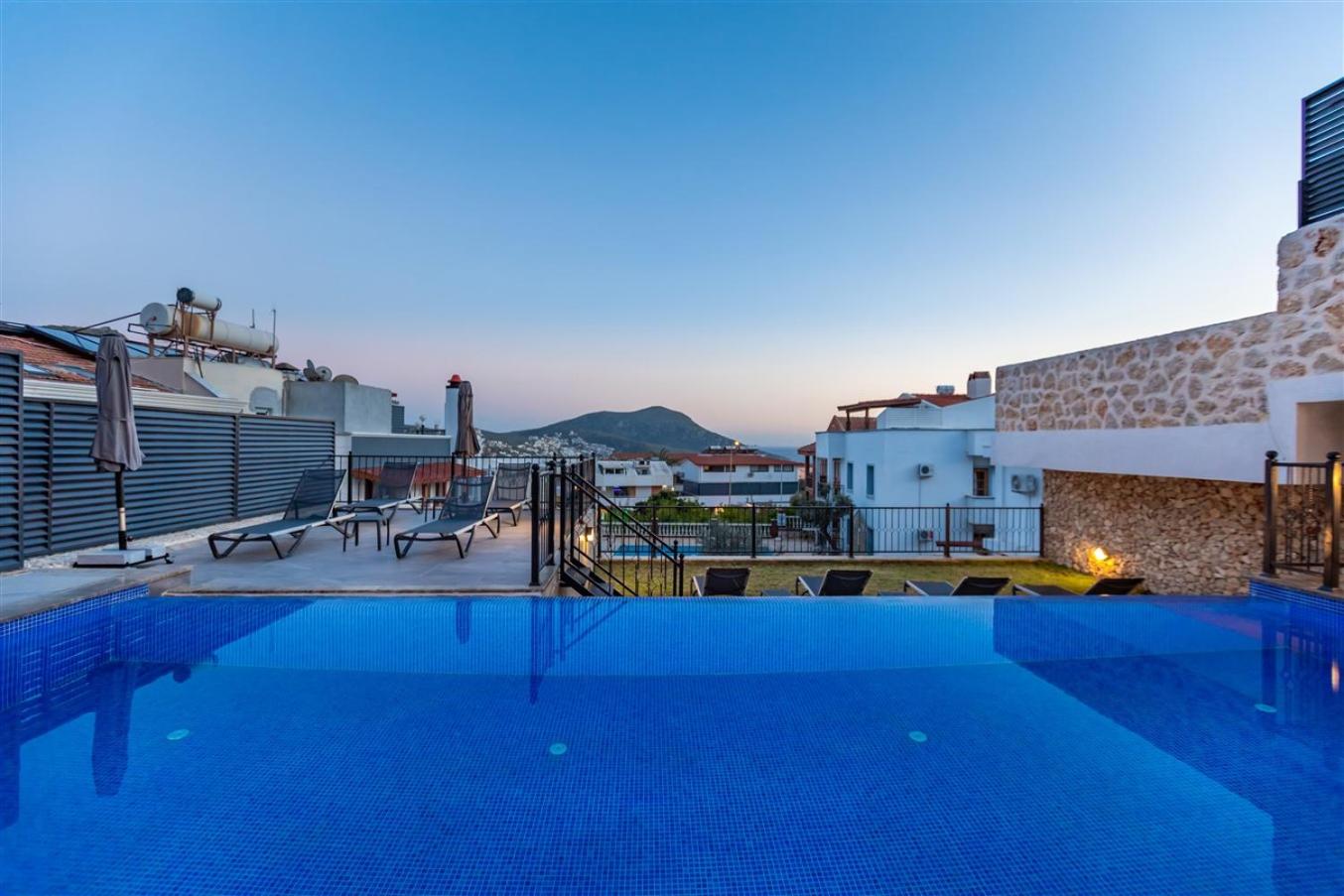 Villa photo 3