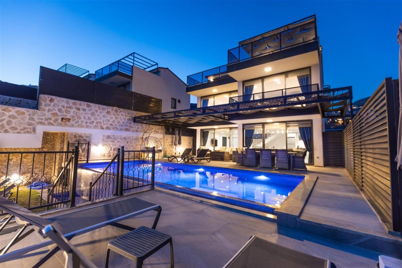 Villa photo 2