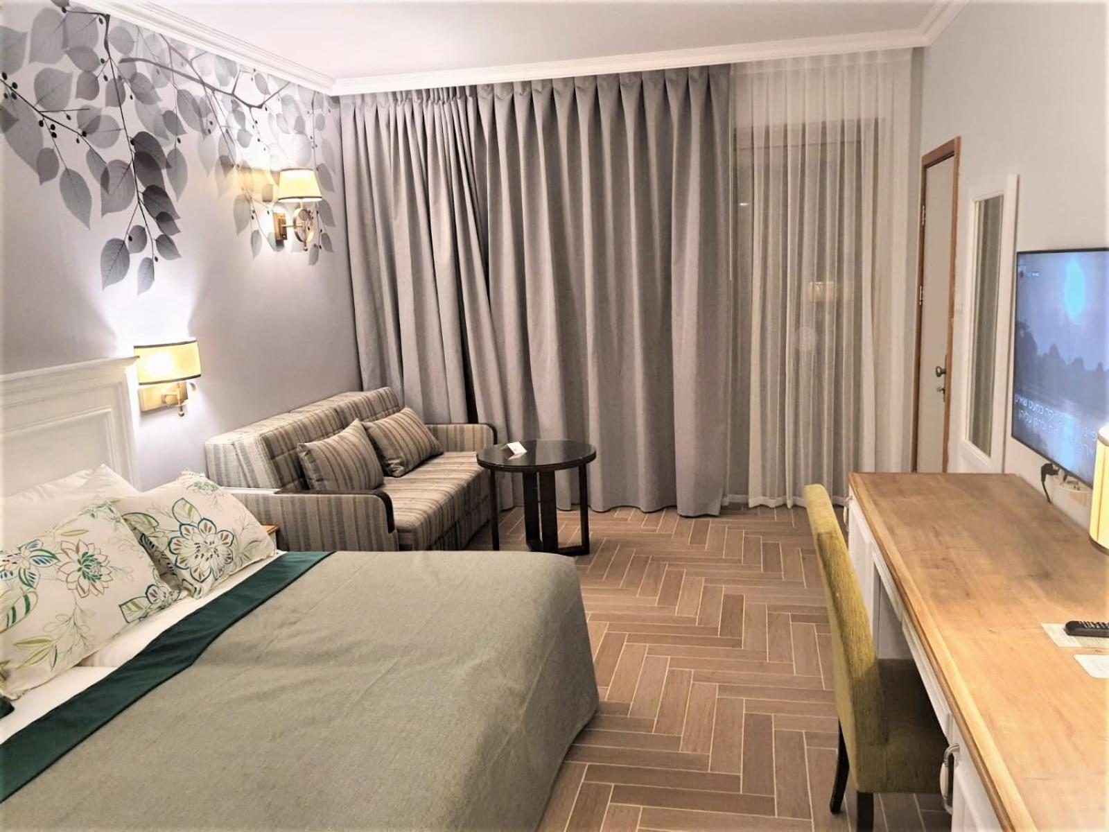 Hadar Family Room with Balcony (2 adults + 2 children) photo 1