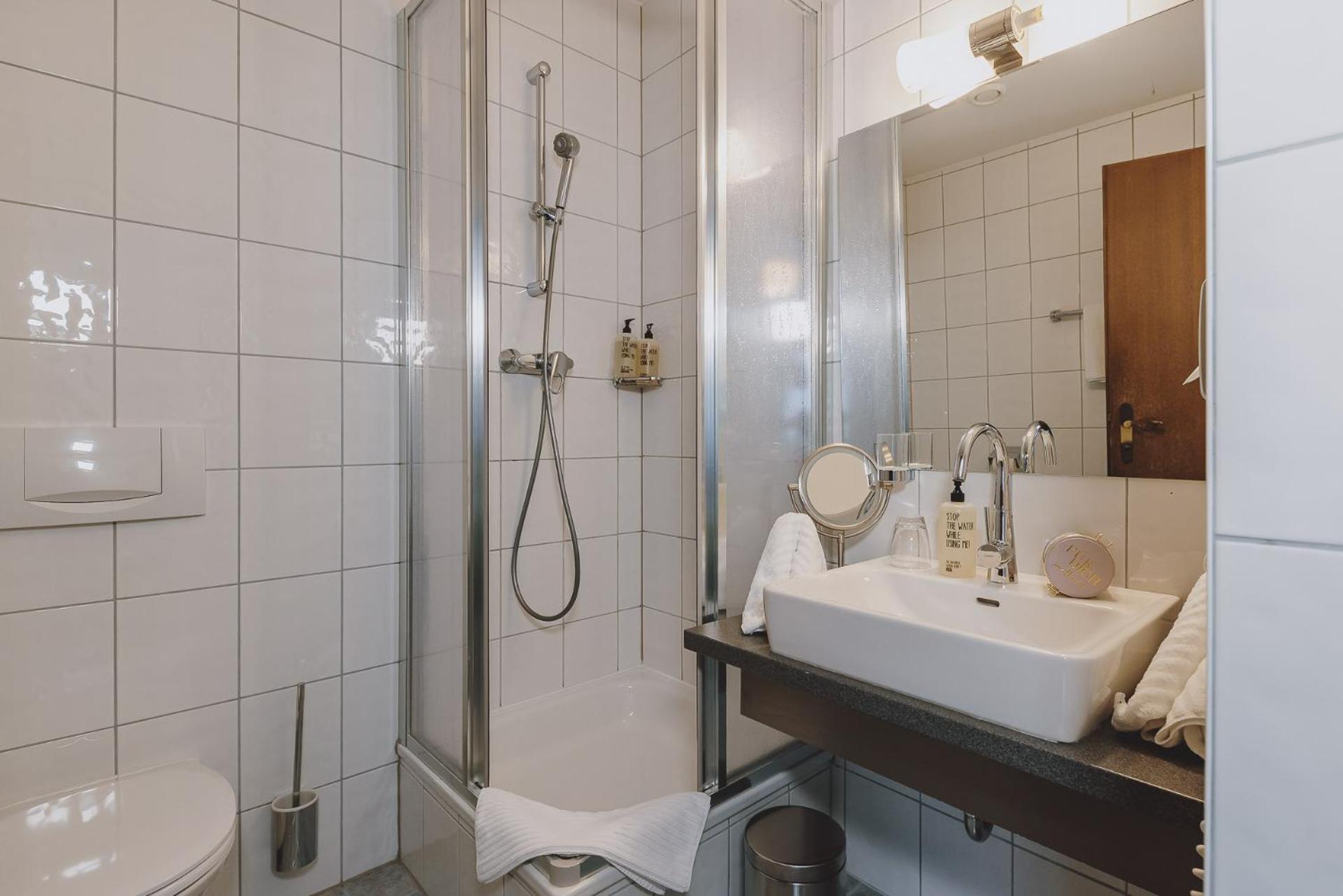 Standard Double Room - Photo 4
