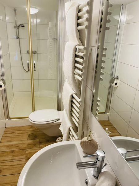 Double Room with Balcony - Photo 5