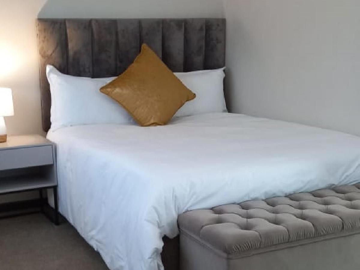 Standard Queen Room photo 2