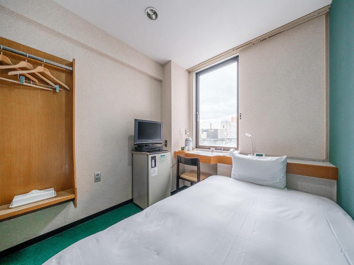 Single Room with Small Double Bed- Non-Smoking - Main Building photo 2