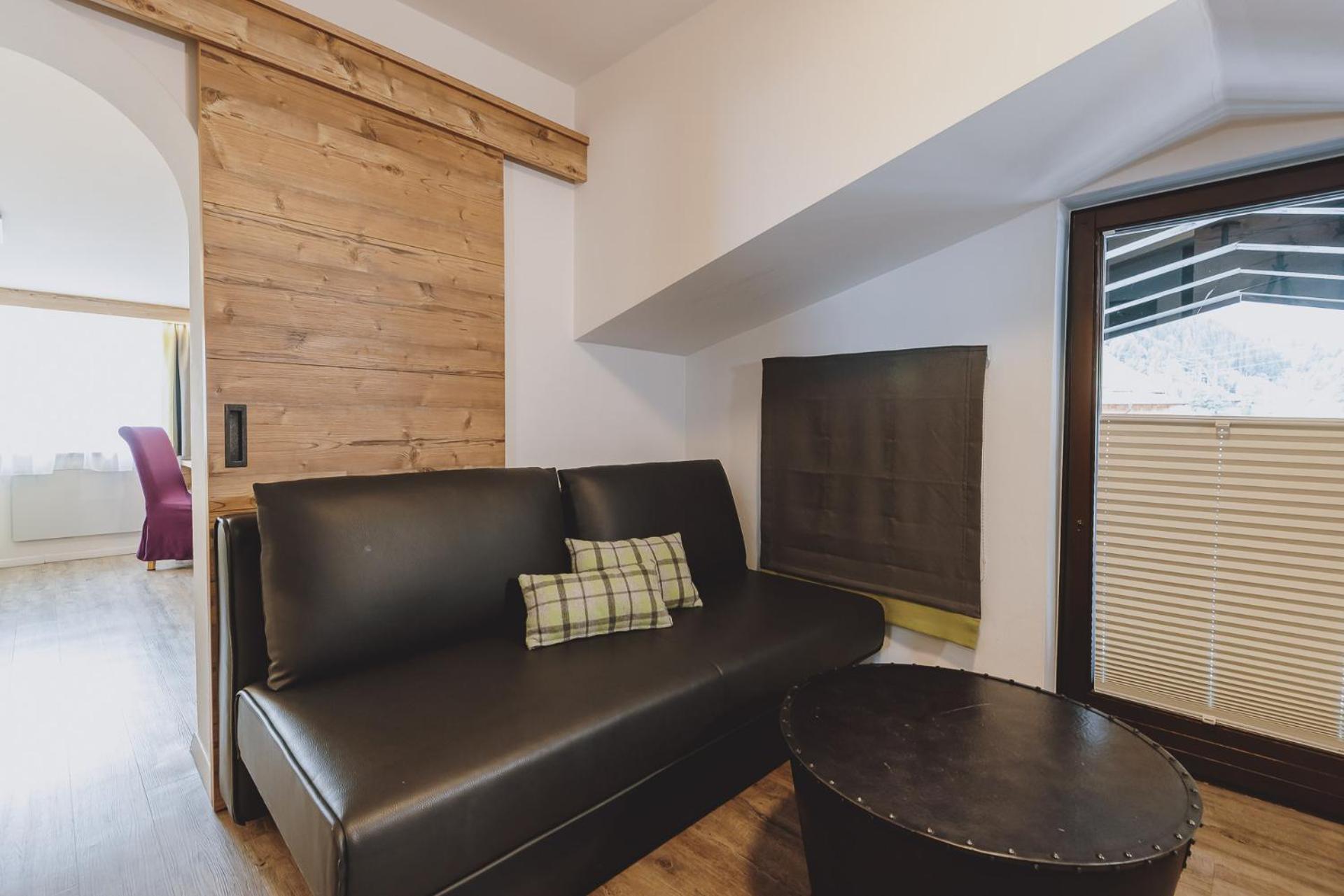 Junior Suite with Balcony - Photo 2