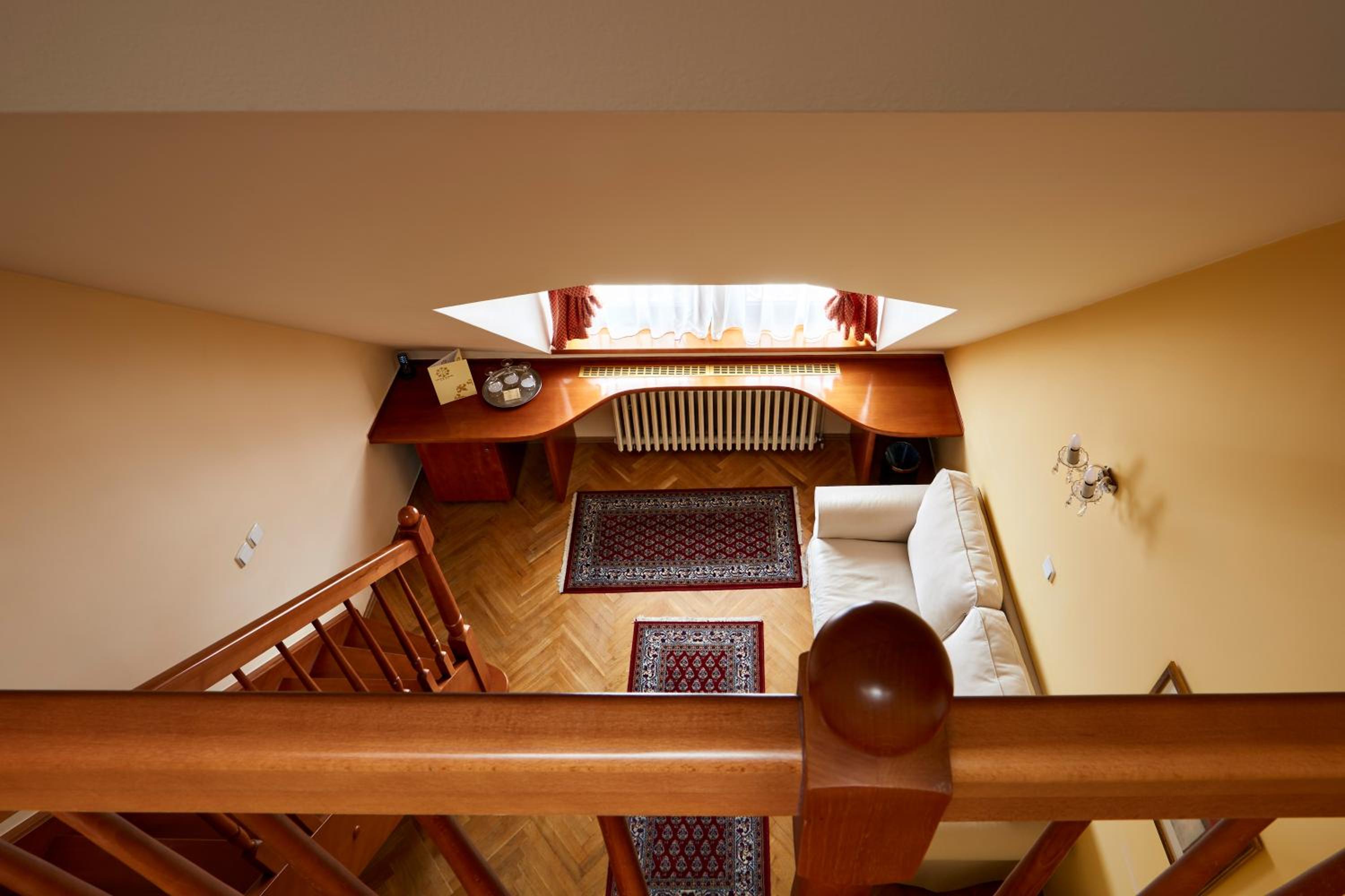 Superior Triple Room thumbnail 6