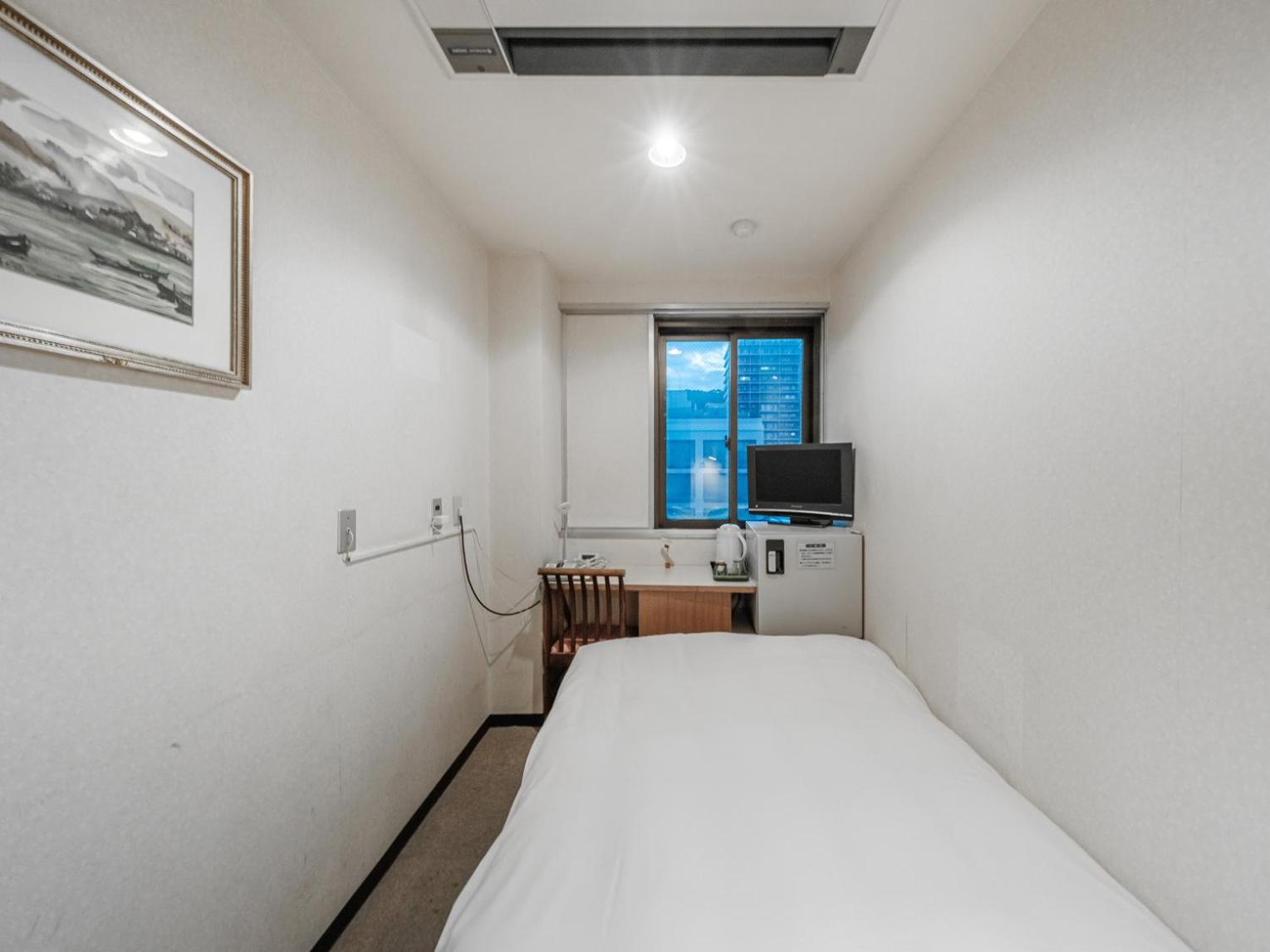 Single Room with Small Double Bed - Smoking - Annex photo 2