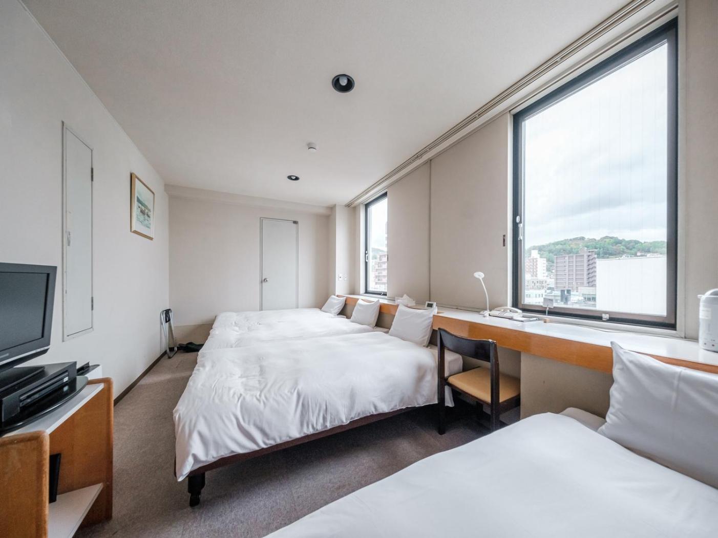 Quadruple Room - Non-Smoking - Main Building photo 3