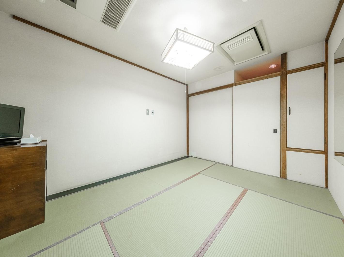 Japanese-Style Quadruple Room photo 3