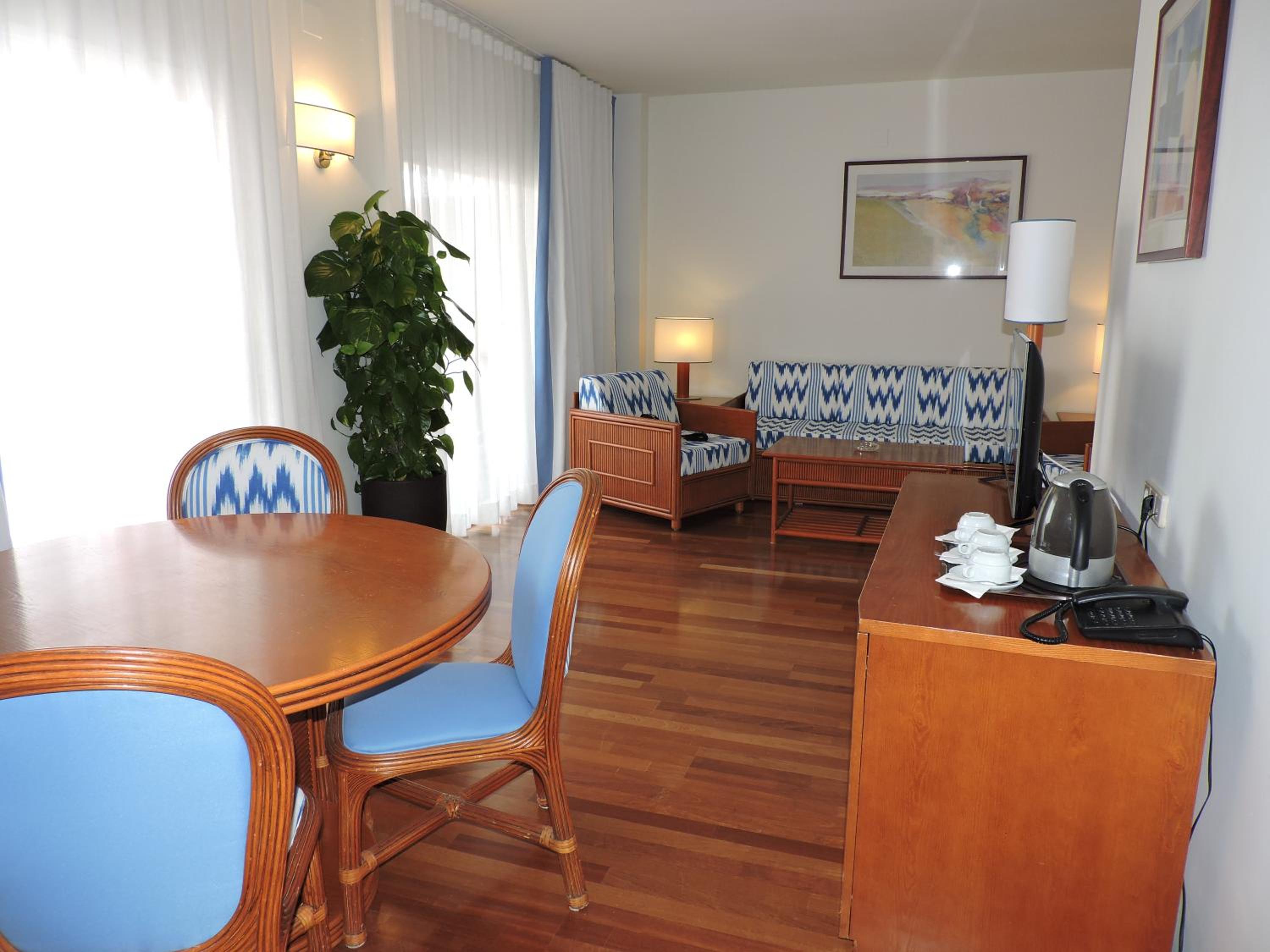 Suite (2 Adults + 1 Child) photo 3