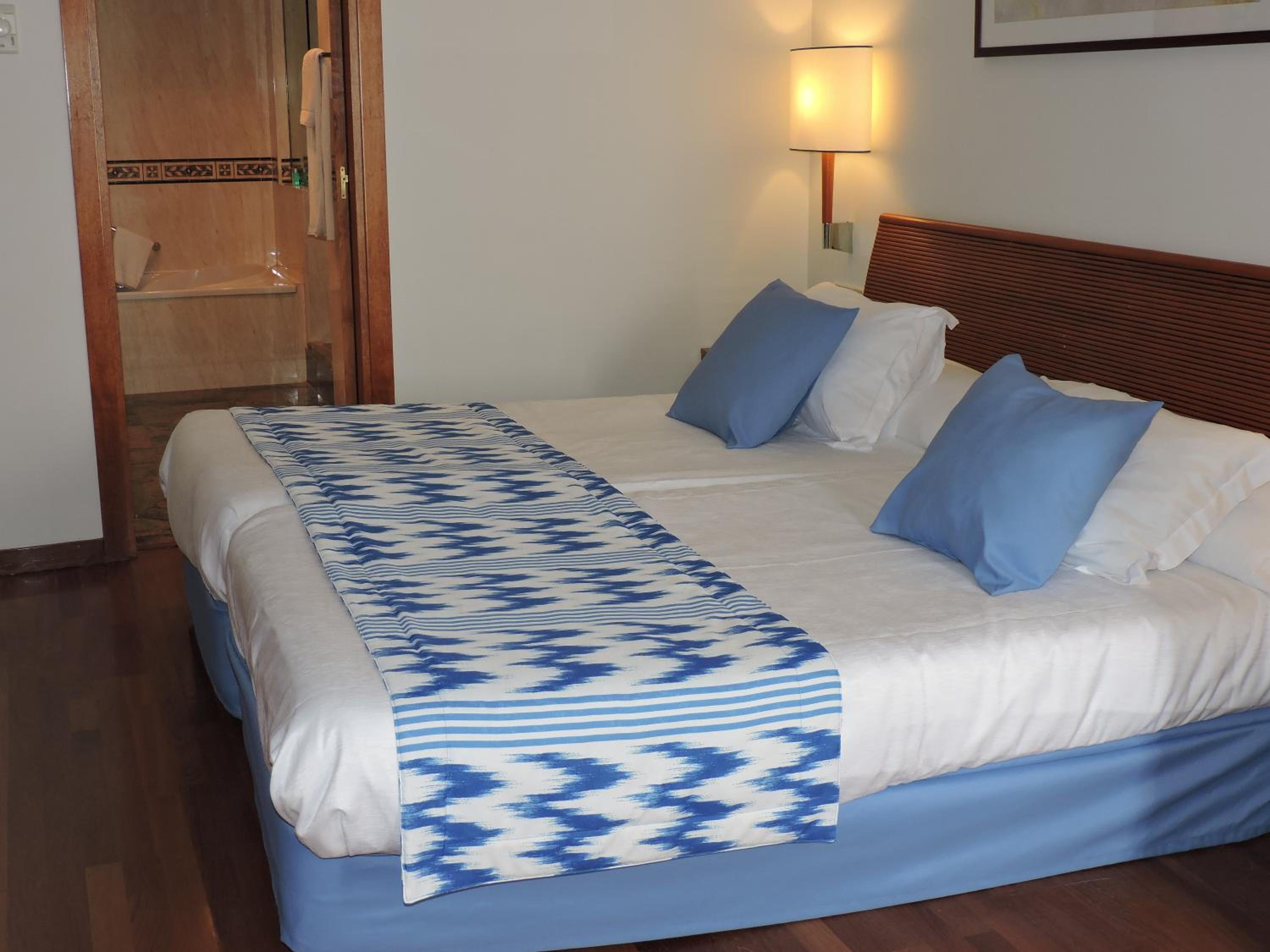 Suite (2 Adults + 2 Children) photo 2