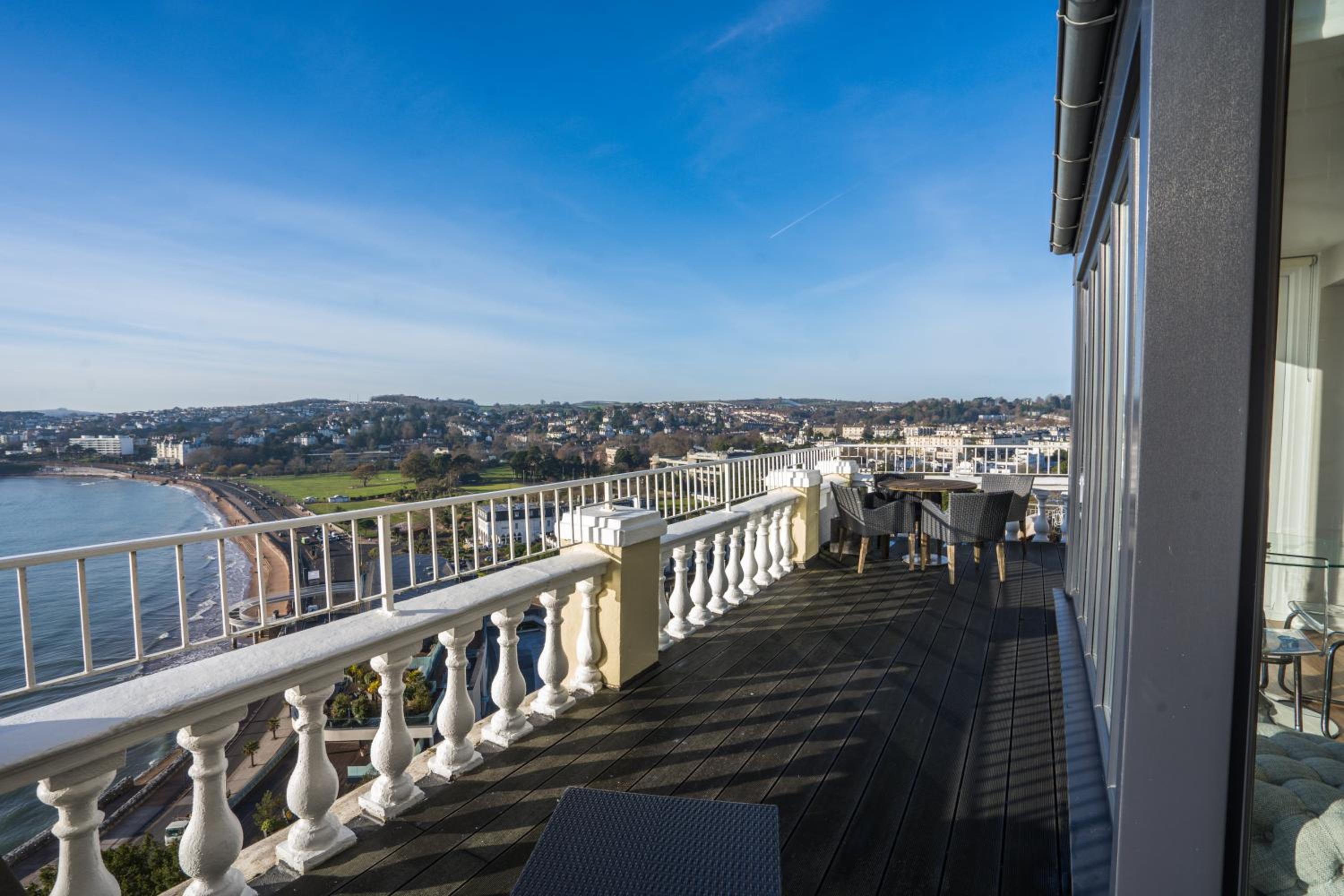 Premier One Bedroom Apartment with Sea View – 10 photo 3